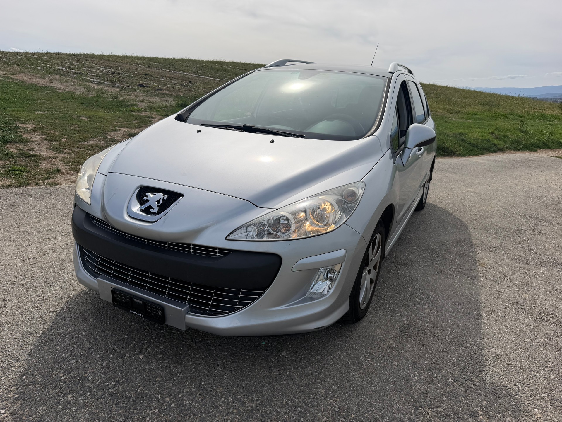 PEUGEOT 308 SW 2.0 HDI Sport Automatic-image-1