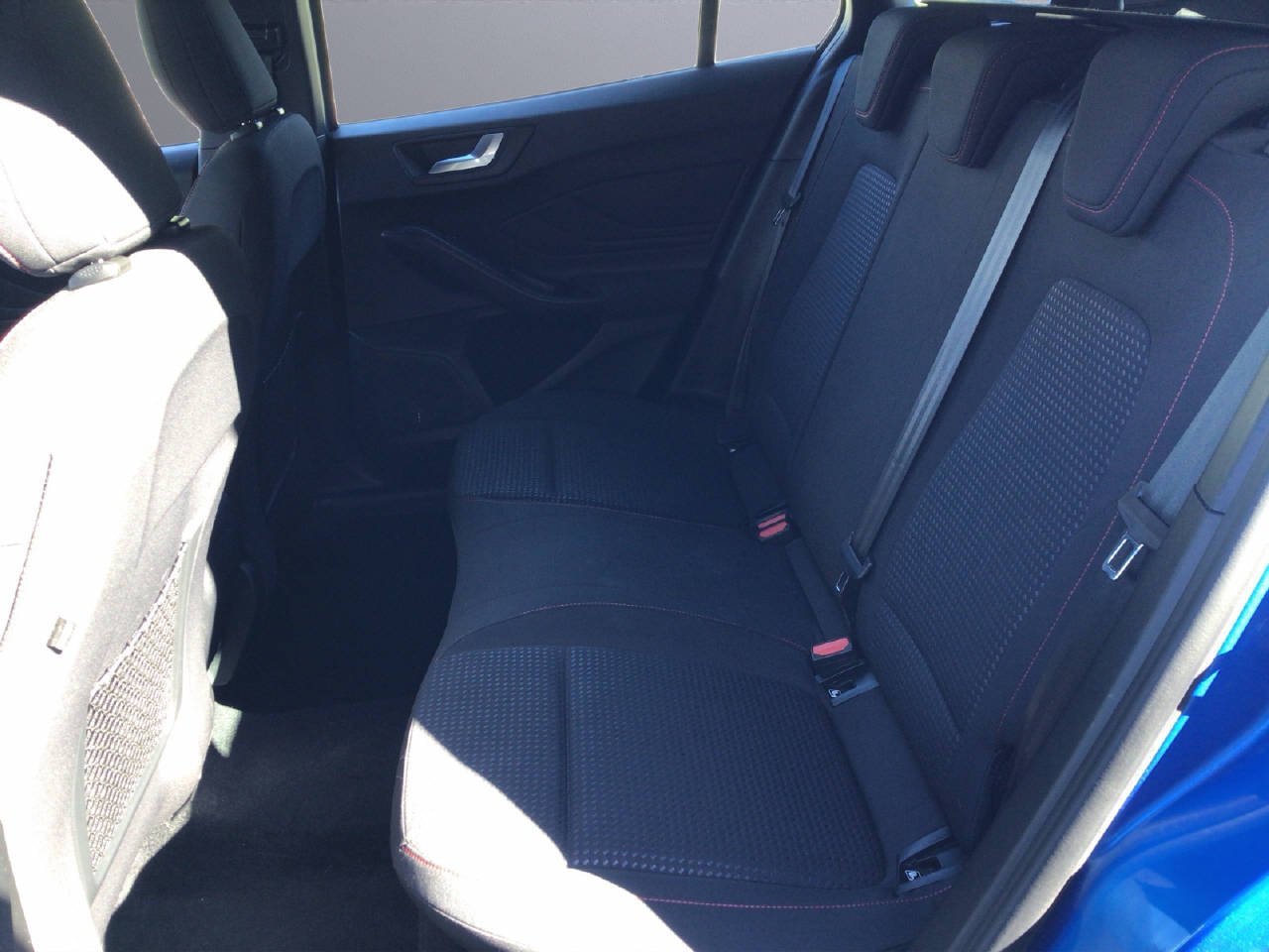 FORD Focus Station Wagon 1.0i EcoBoost 125 PS ST-Line-image-5