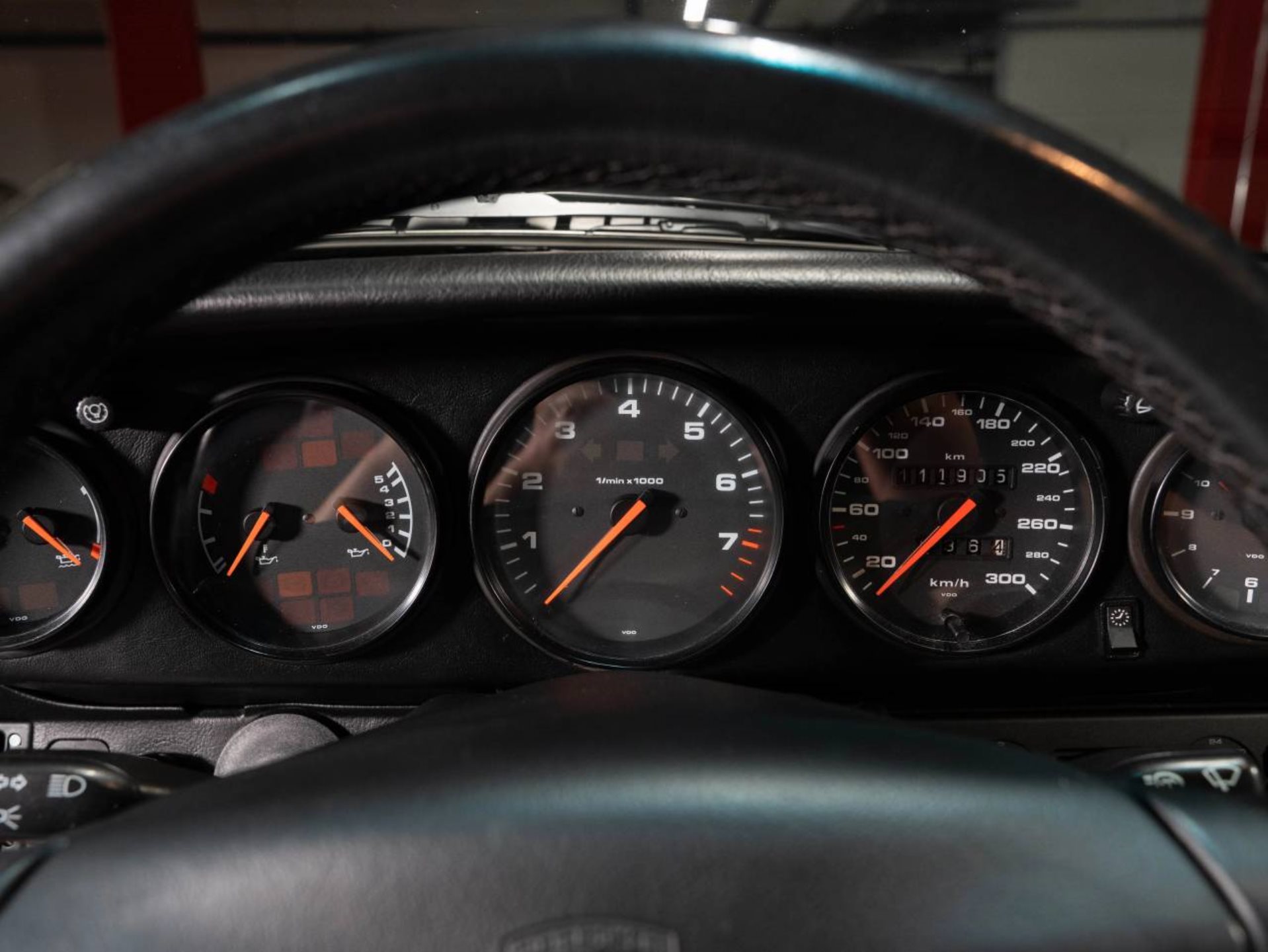 PORSCHE 911 Targa-image-16