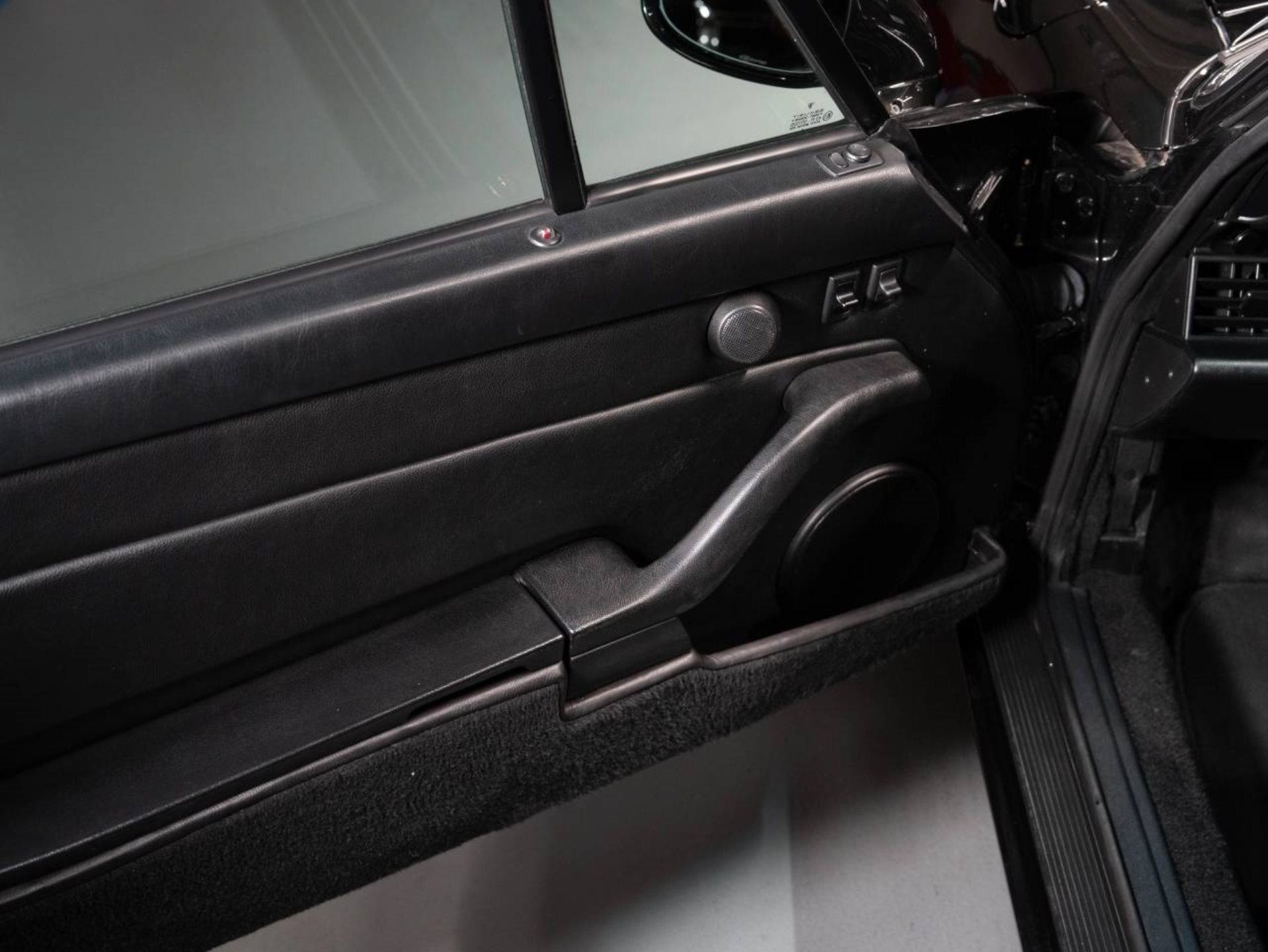 PORSCHE 911 Targa-image-11