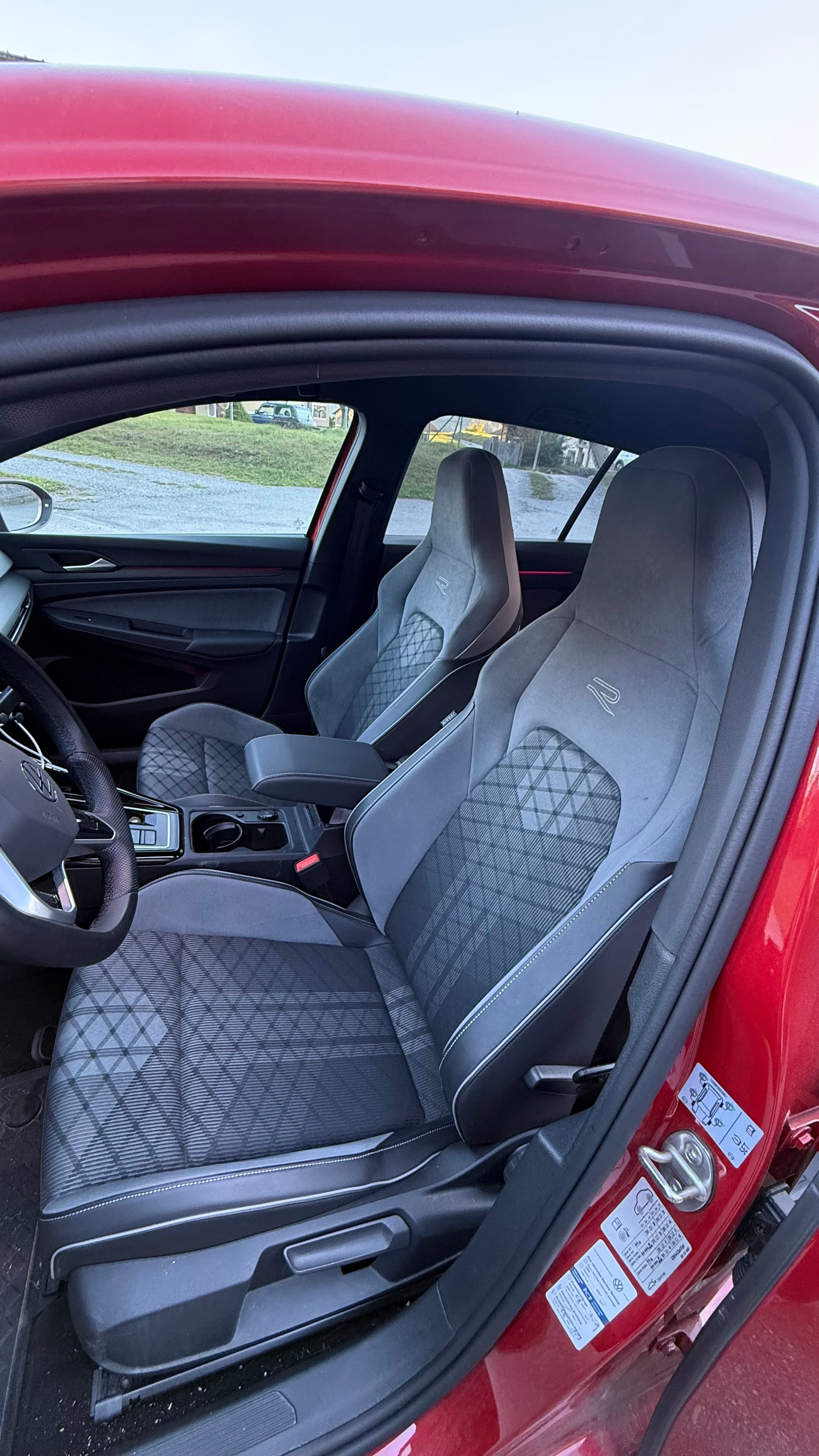 VW 2.0 TSI R-Line DSG 4motion-image-2