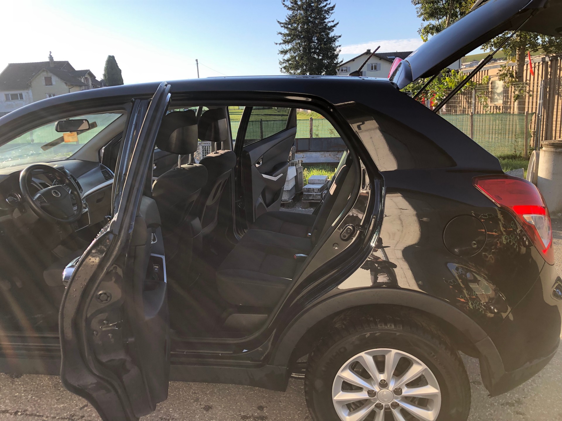 KGM-SsangYong Korando 2.0 e-XDI Plus Edition 4WD-image-9