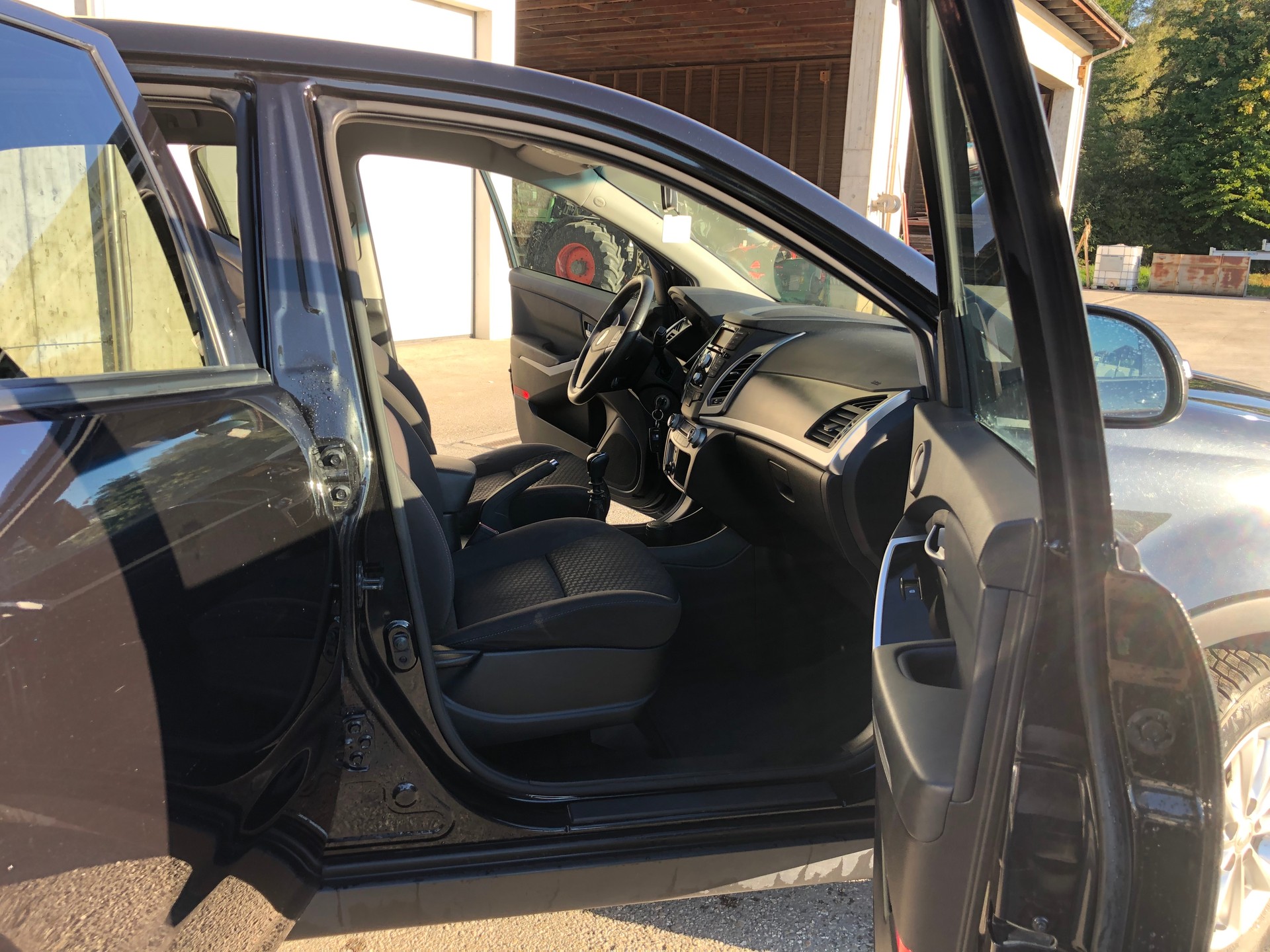 KGM-SsangYong Korando 2.0 e-XDI Plus Edition 4WD-image-6