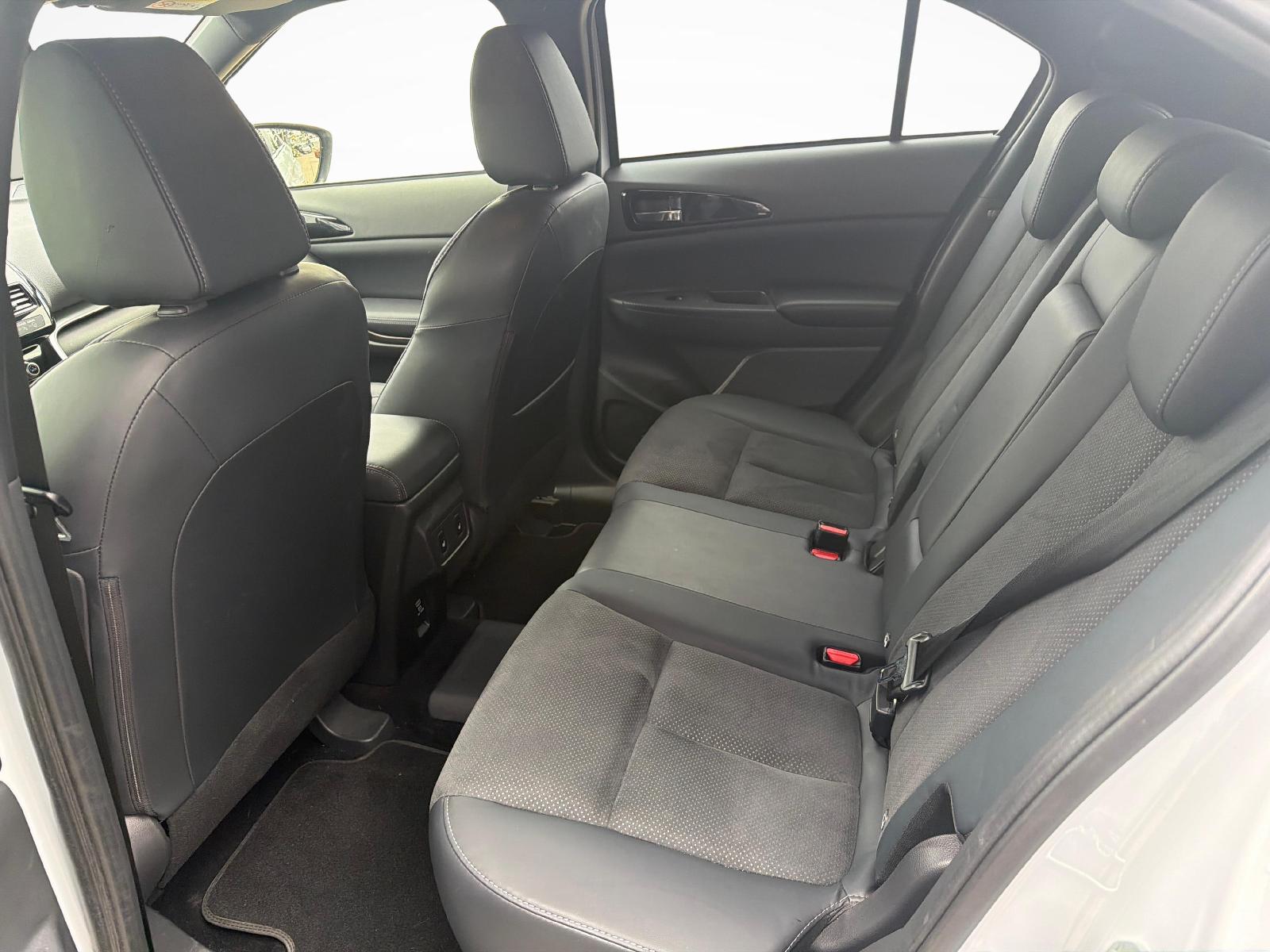 MITSUBISHI Eclipse Cross 2.4 PHEV Blackline 4x4-image-10