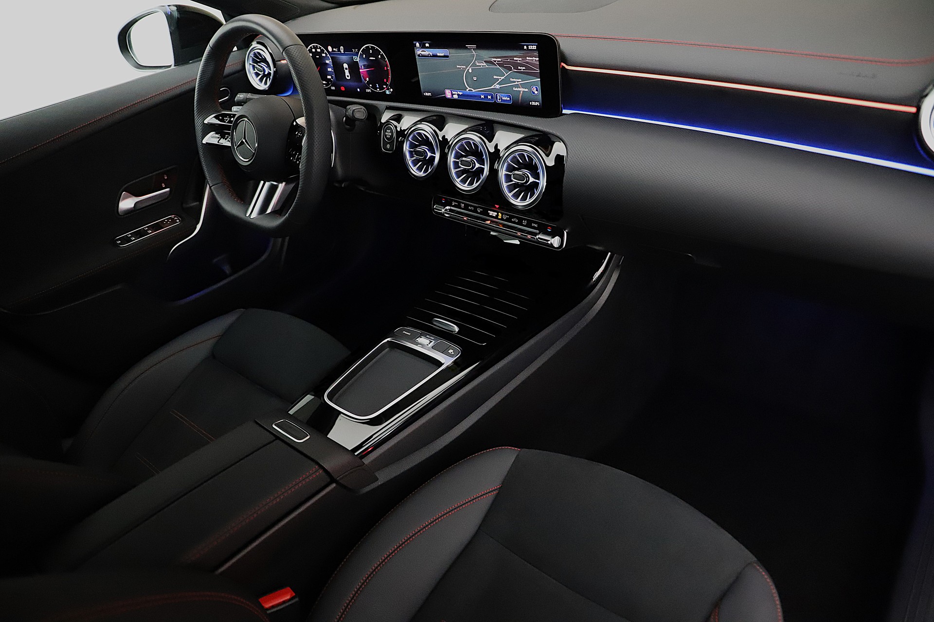 MERCEDES-BENZ CLA 200 d 7G-DCT AMG Line Night Edition und Advanced Plus-image-6