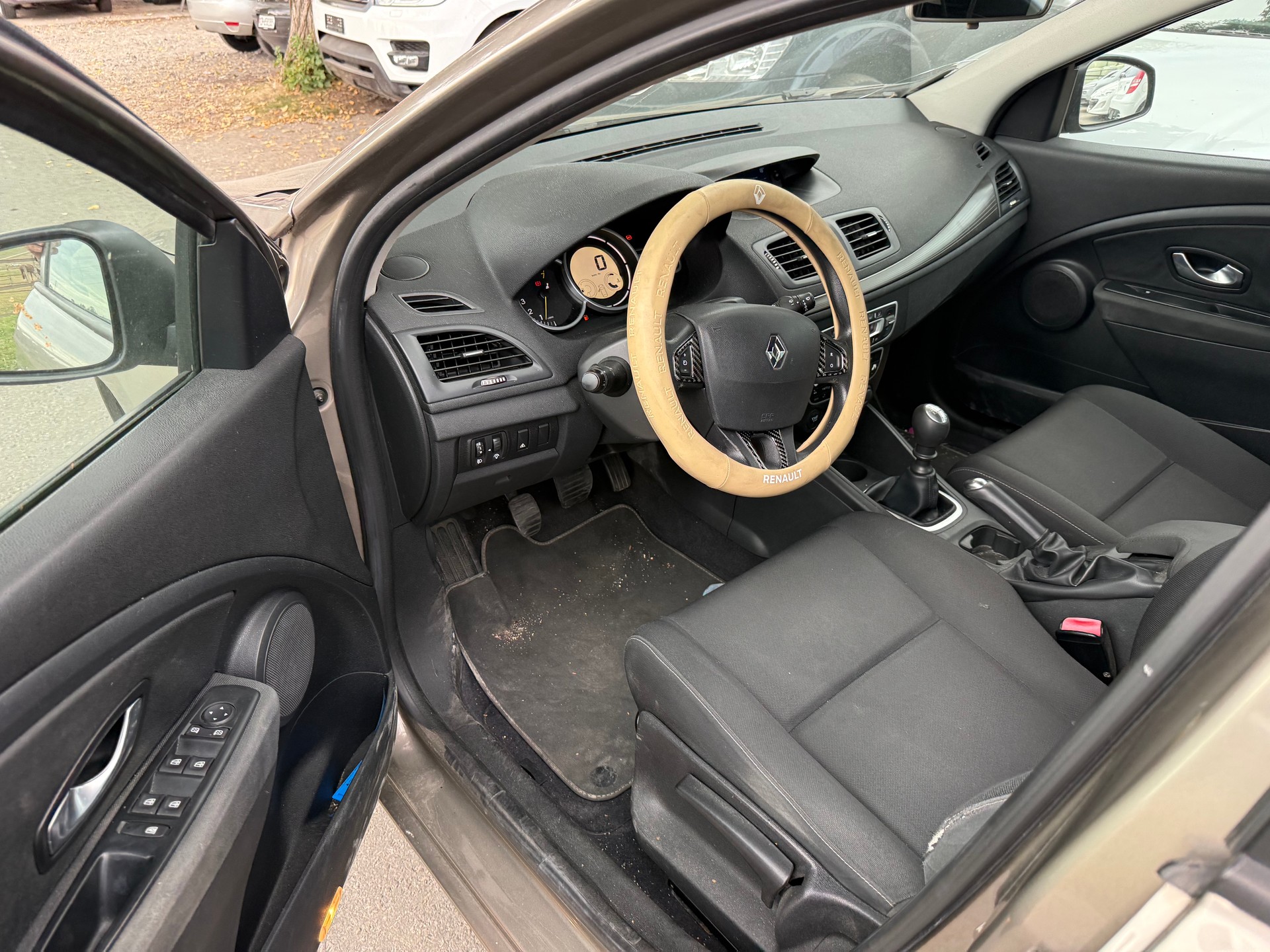 RENAULT Mégane 1.6 16V Dynamique-image-9