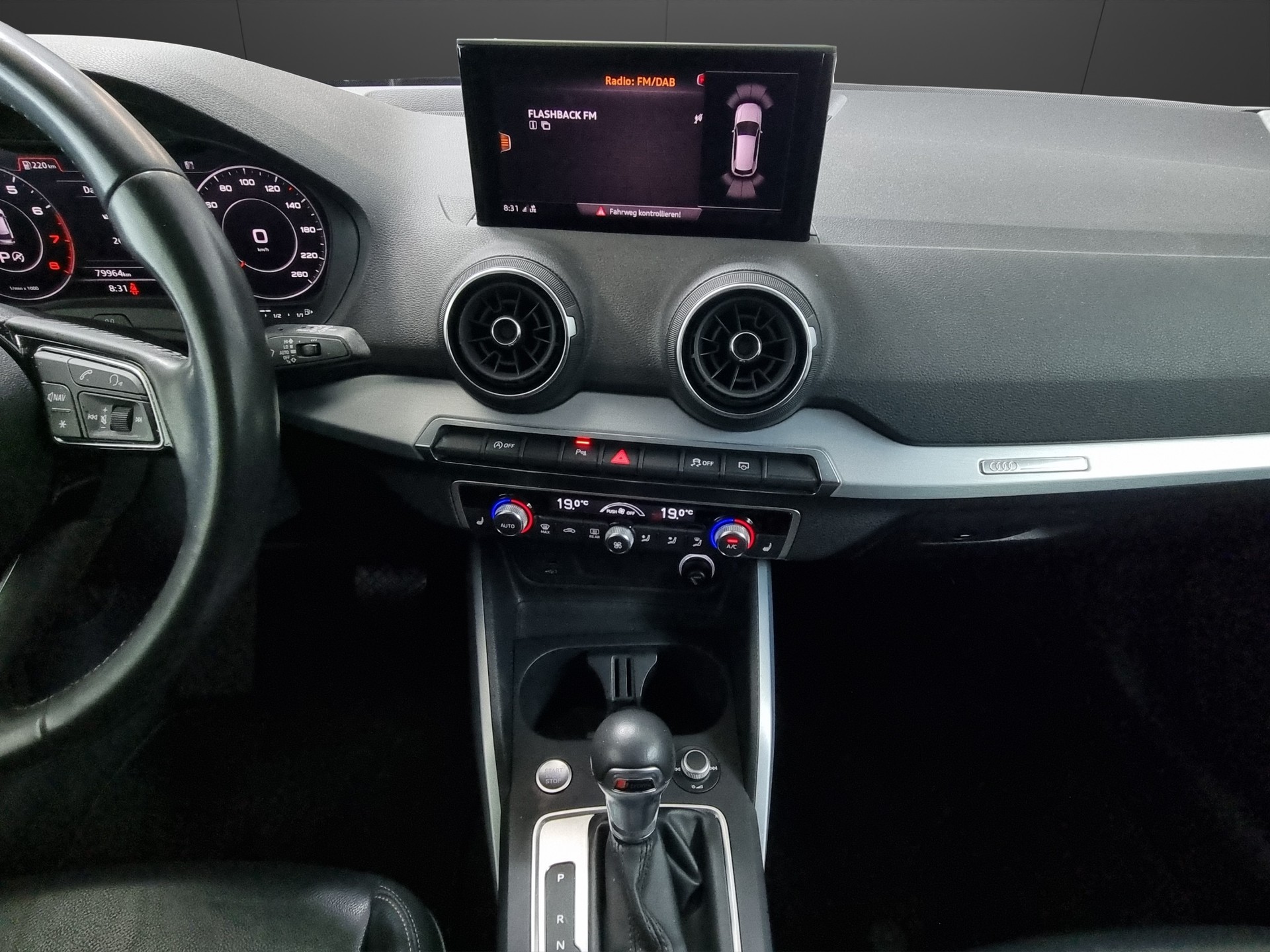 AUDI Q2 1.4 TFSI S-tronic-image-9