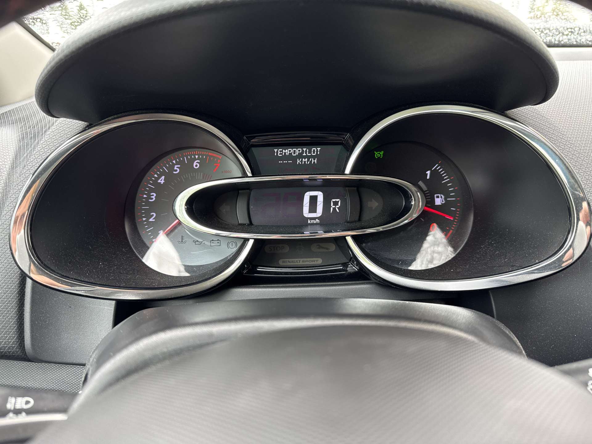 RENAULT Clio 1.6 T RS 200PS EDC-Automat-image-11