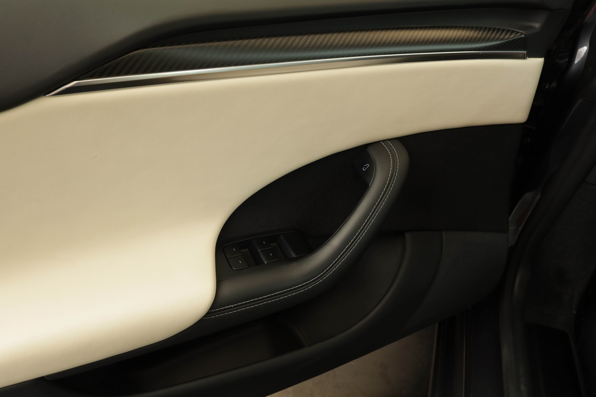 TESLA Model S 100 kWh Plaid • Full Self-Driving • Cream Pur-Carbon Fiber• Sièges ventilés-image-16