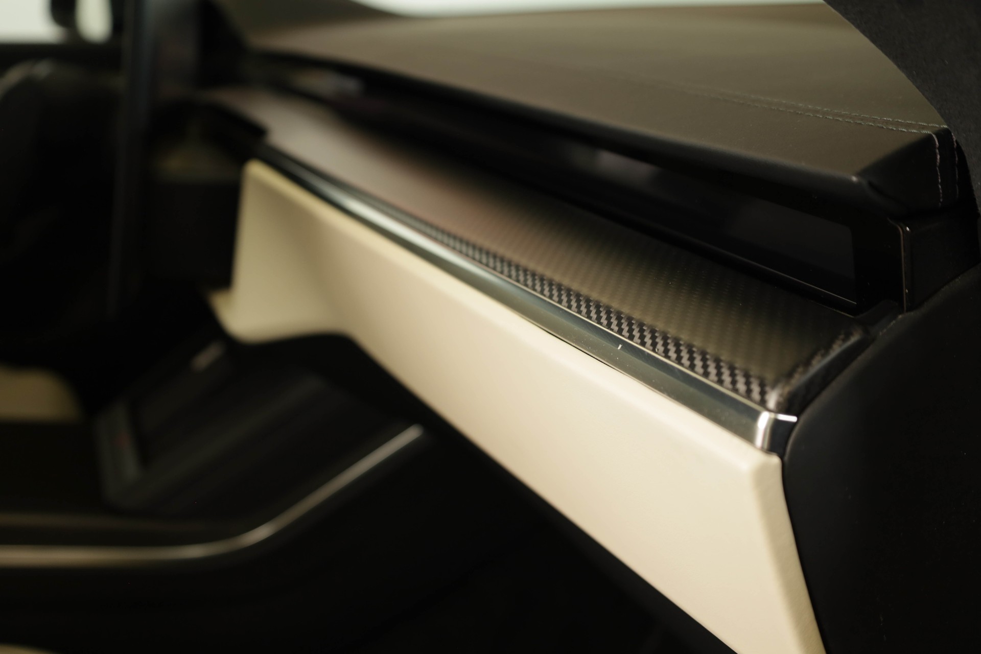 TESLA Model S 100 kWh Plaid • Full Self-Driving • Cream Pur-Carbon Fiber• Sièges ventilés-image-26