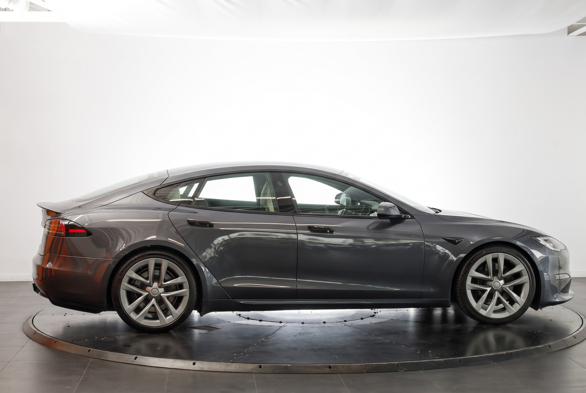 TESLA Model S 100 kWh Plaid • Full Self-Driving • Cream Pur-Carbon Fiber• Sièges ventilés-image-7