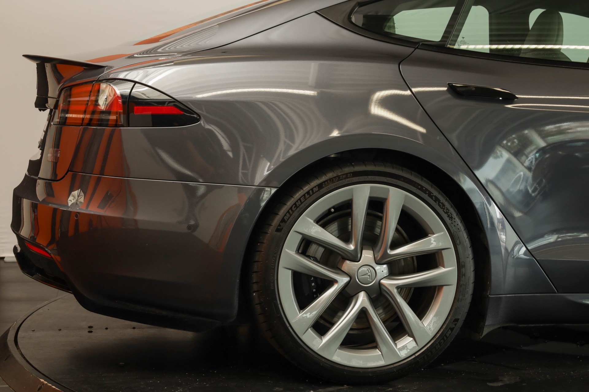 TESLA Model S 100 kWh Plaid • Full Self-Driving • Cream Pur-Carbon Fiber• Sièges ventilés-image-11