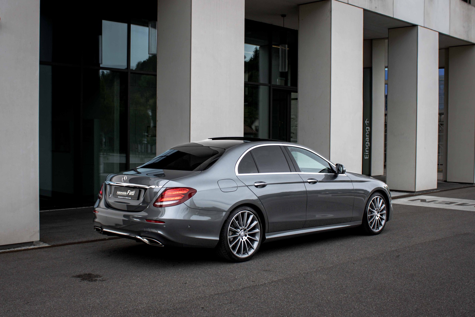 MERCEDES-BENZ E 200 AMG Line 4Matic 9G-Tronic-image-6