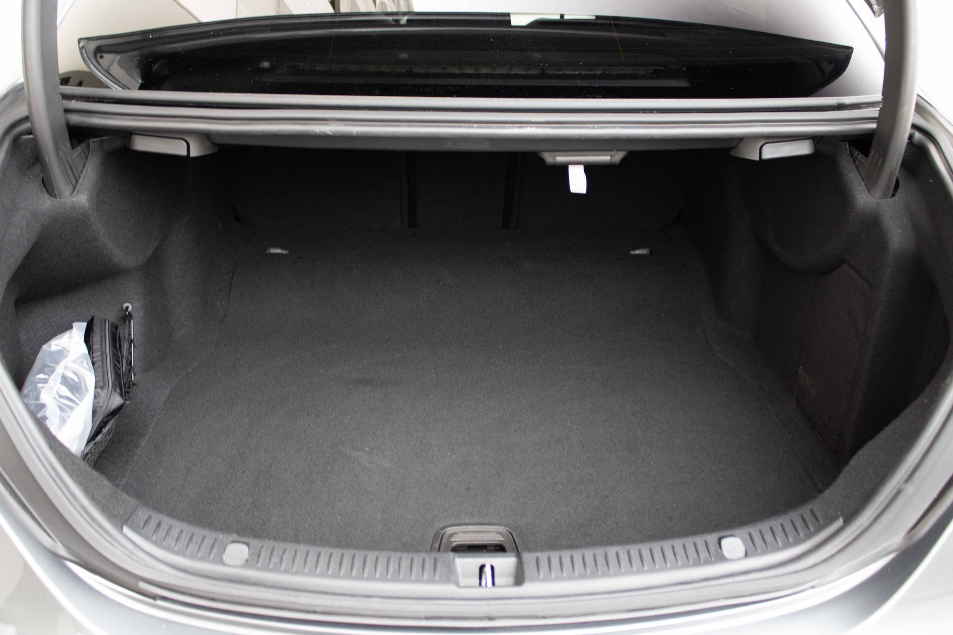 MERCEDES-BENZ E 200 AMG Line 4Matic 9G-Tronic-image-18