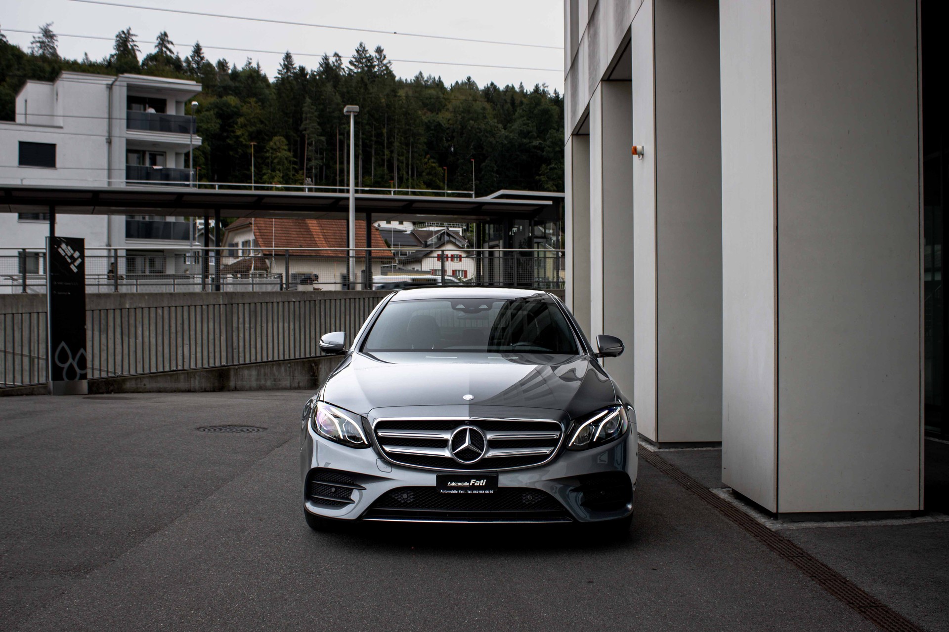 MERCEDES-BENZ E 200 AMG Line 4Matic 9G-Tronic-image-2