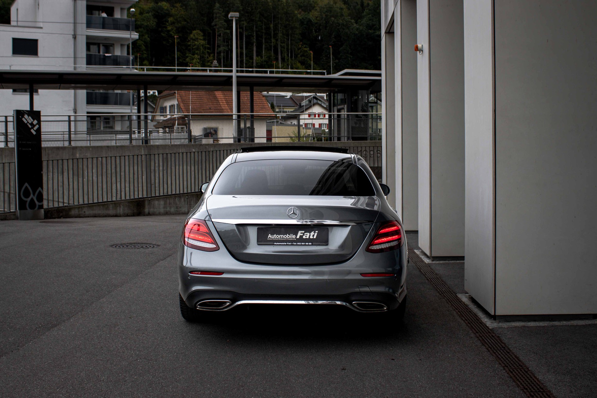 MERCEDES-BENZ E 200 AMG Line 4Matic 9G-Tronic-image-3