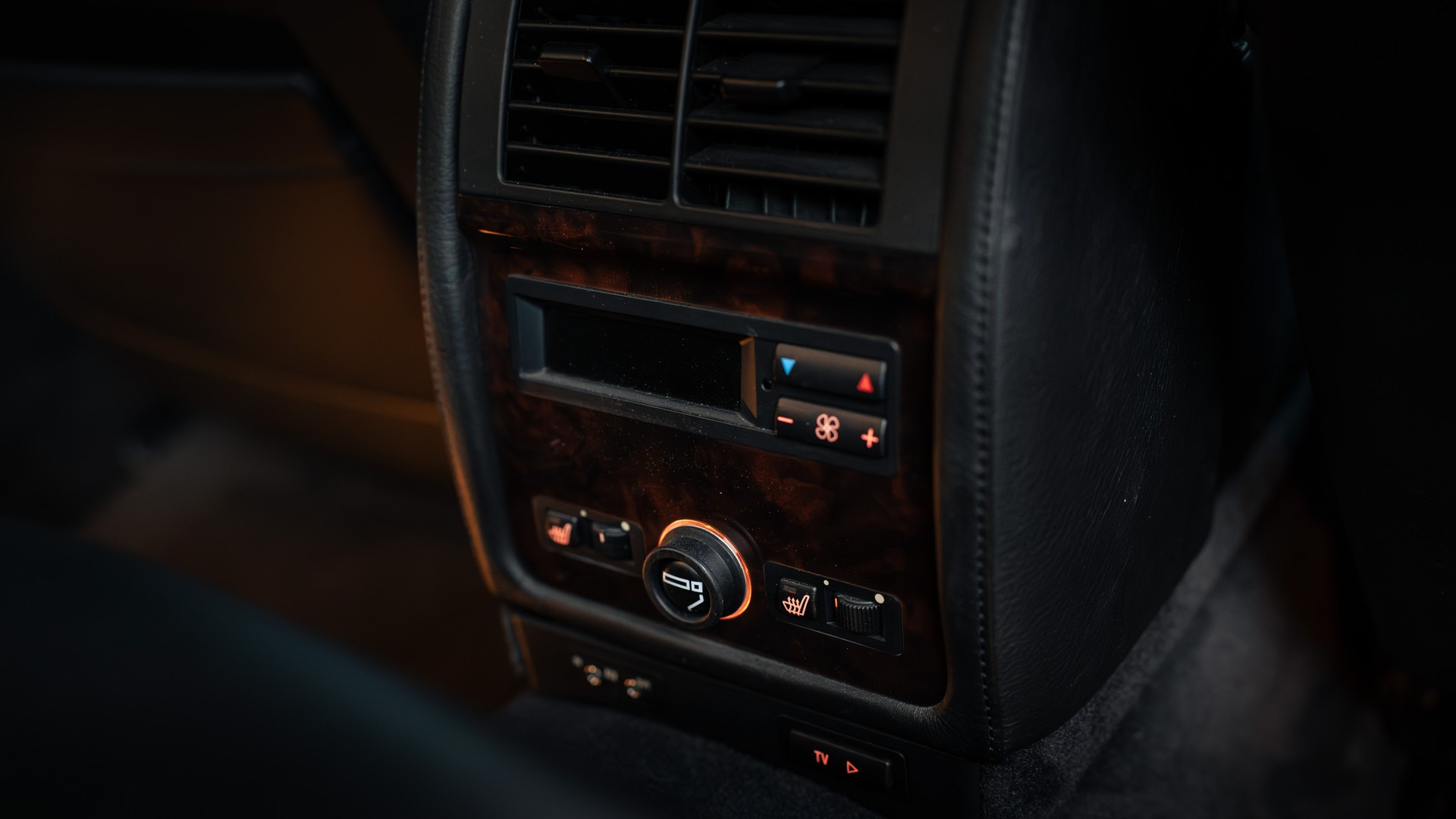 BMW 750i V12 ABS dAiB-image-13