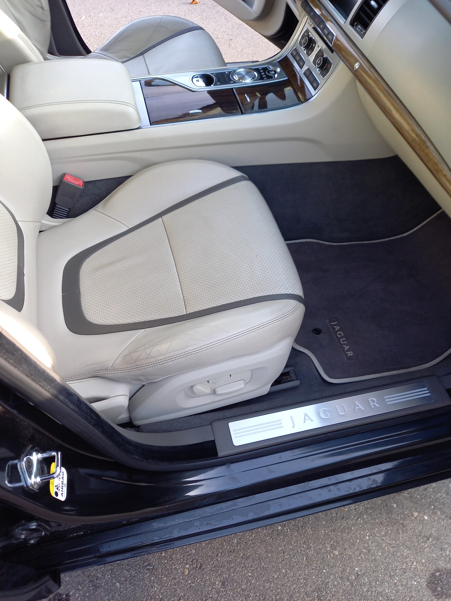 JAGUAR XF Sportbrake 3.0d S V6 Luxury-image-10