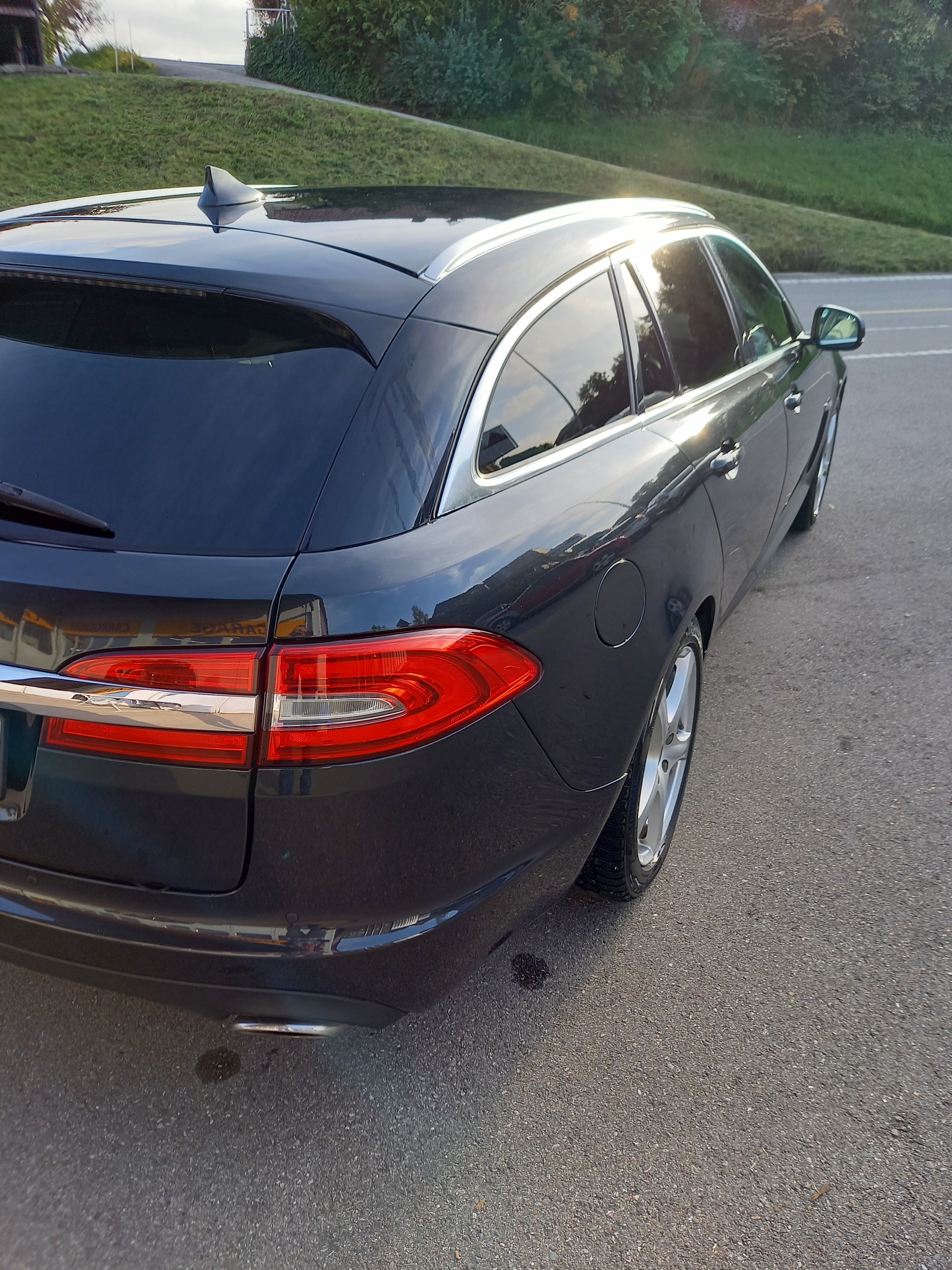 JAGUAR XF Sportbrake 3.0d S V6 Luxury-image-3
