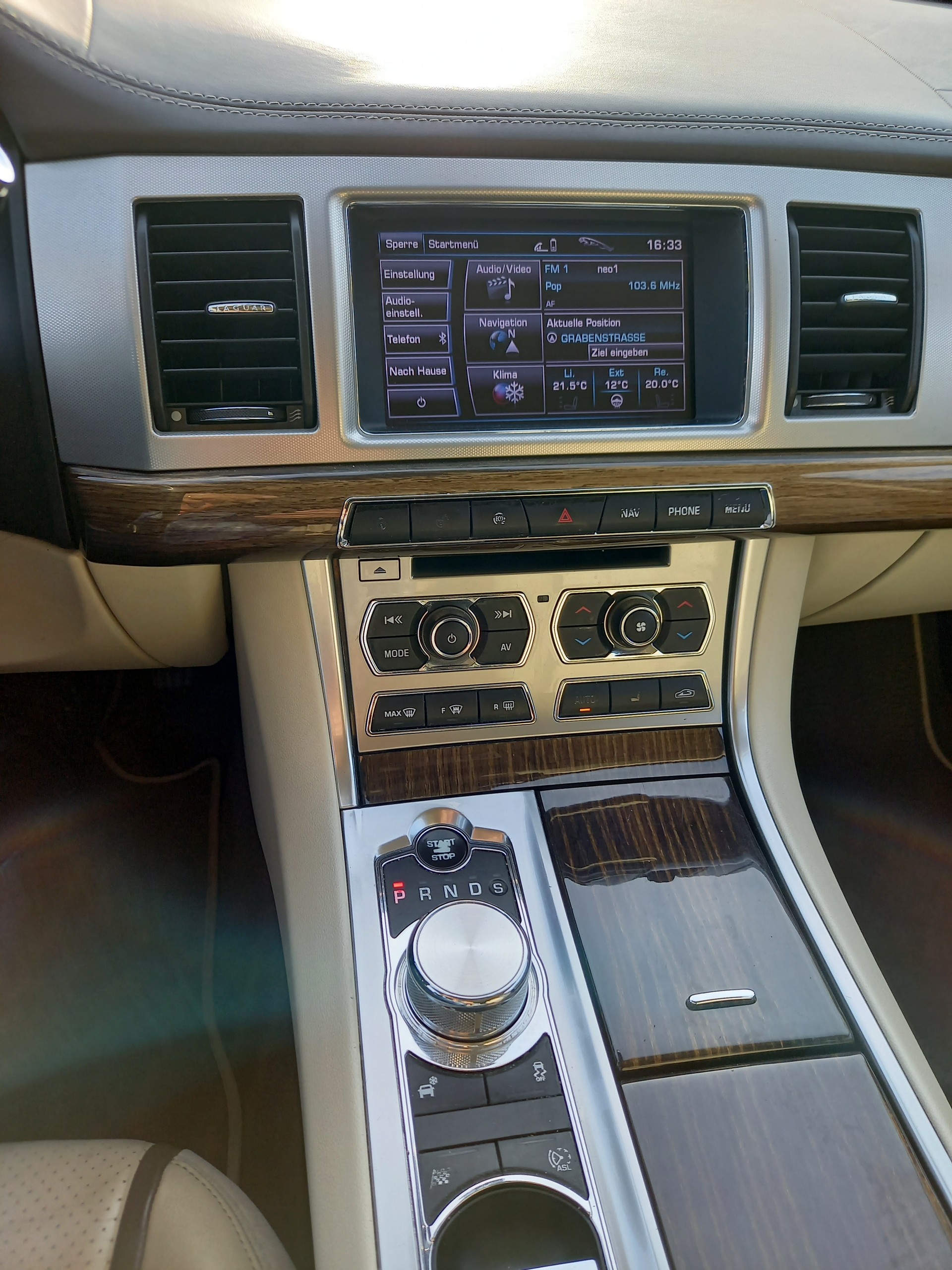 JAGUAR XF Sportbrake 3.0d S V6 Luxury-image-8