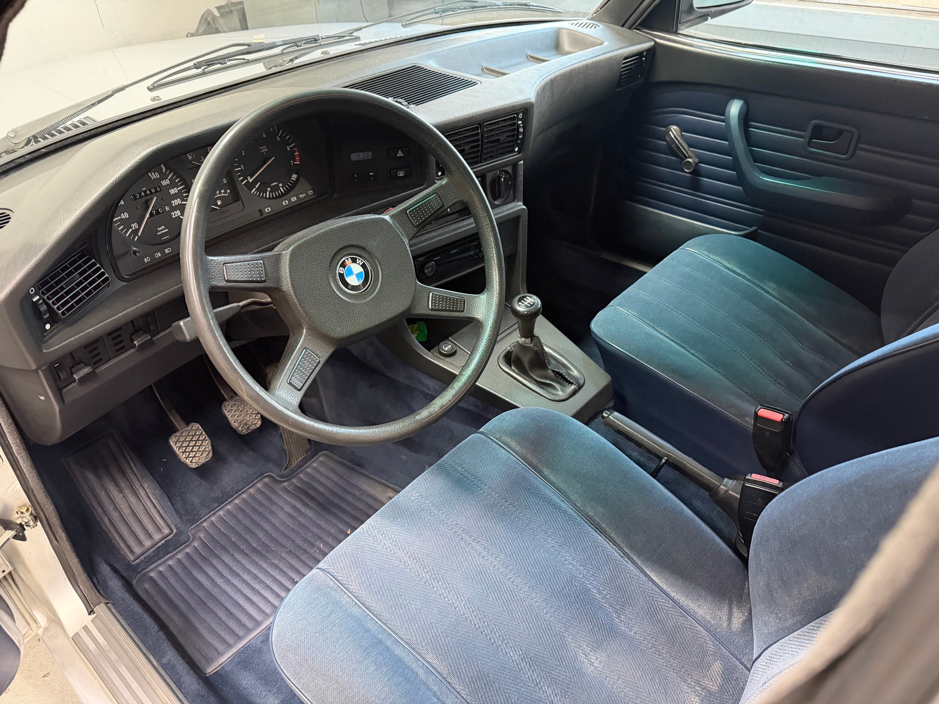 BMW 520i-image-6