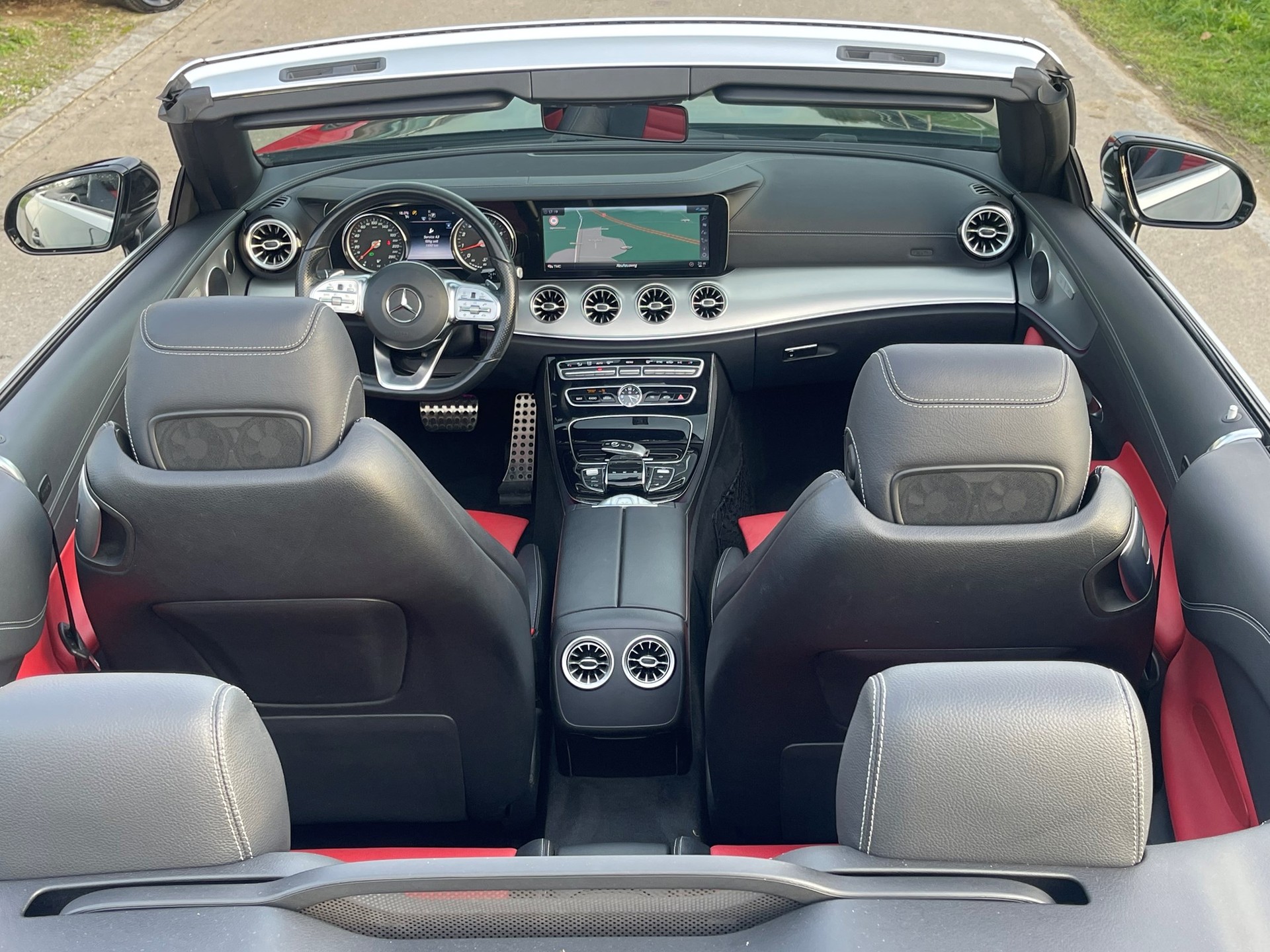 MERCEDES-BENZ E 200 Cabriolet AMG Line 9G-Tronic-image-4