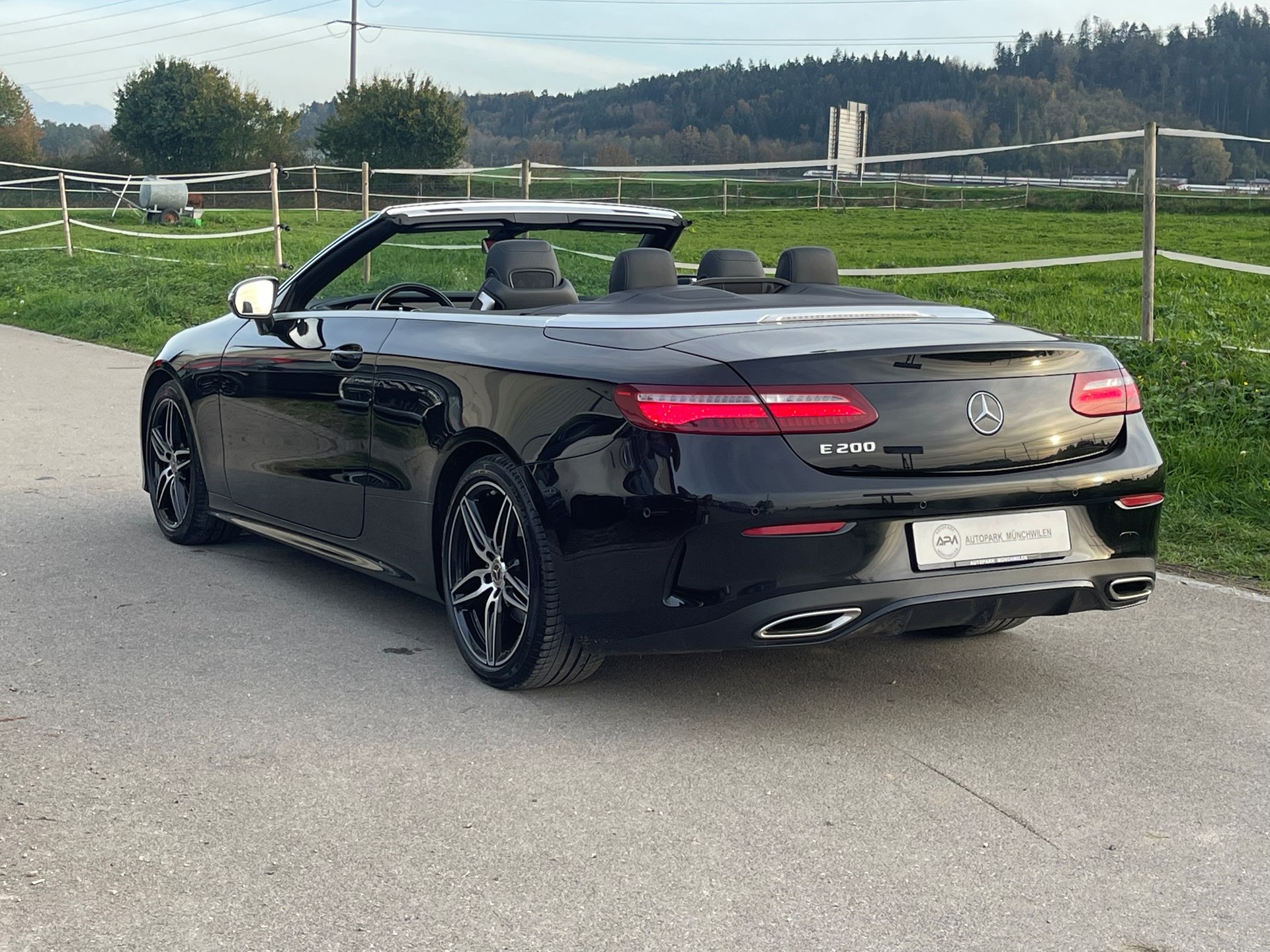 MERCEDES-BENZ E 200 Cabriolet AMG Line 9G-Tronic-image-3