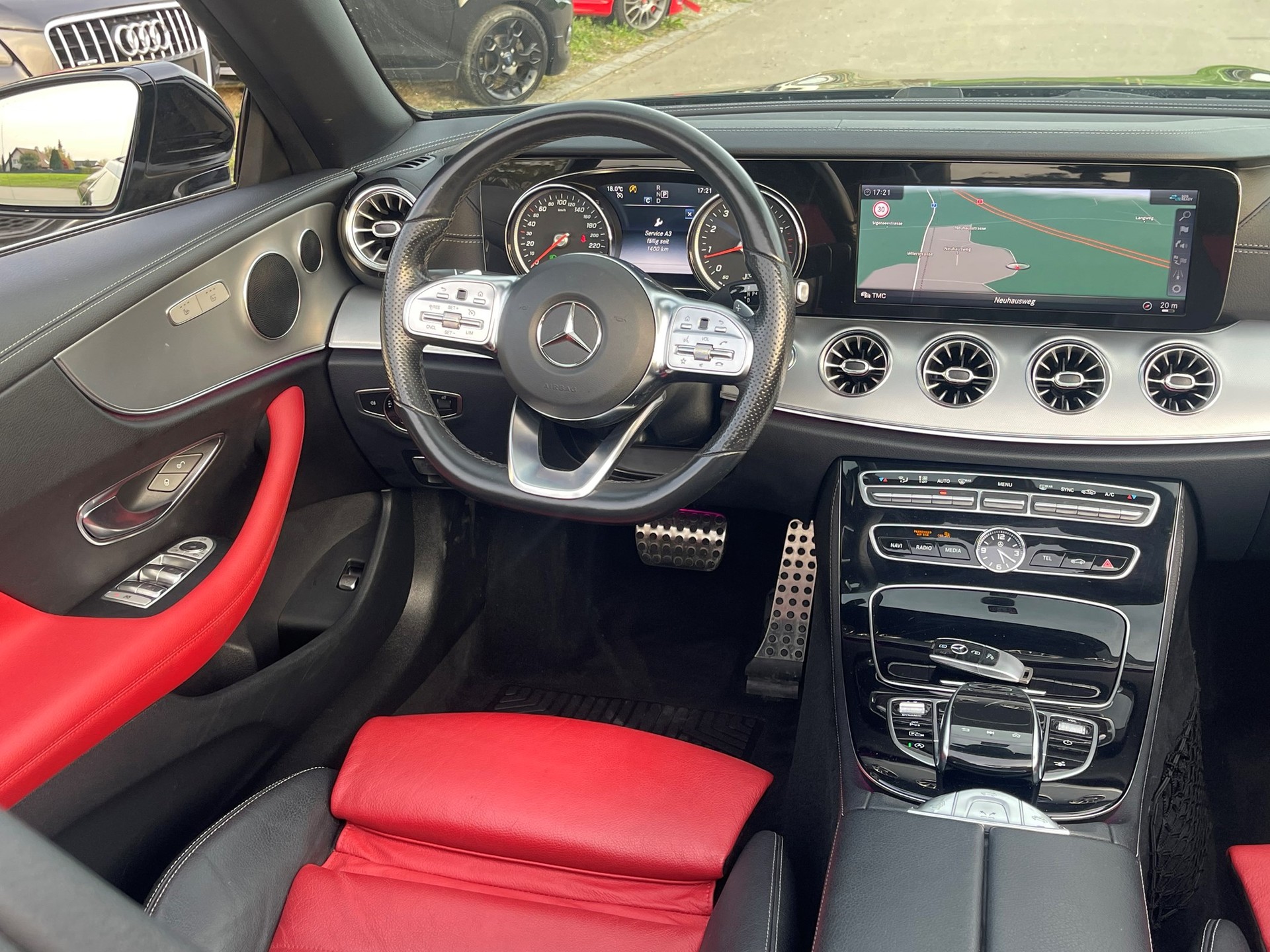 MERCEDES-BENZ E 200 Cabriolet AMG Line 9G-Tronic-image-8