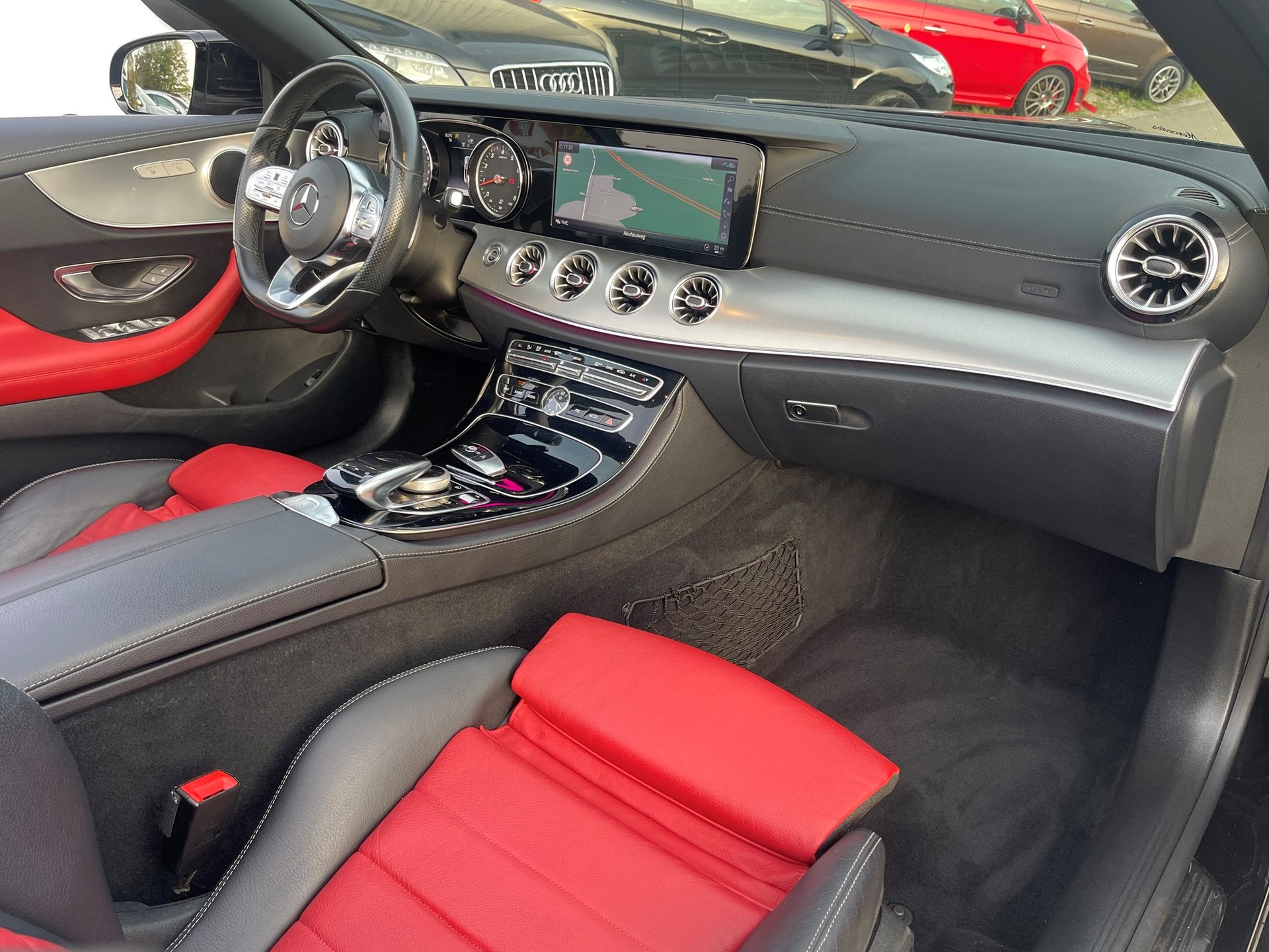 MERCEDES-BENZ E 200 Cabriolet AMG Line 9G-Tronic-image-5