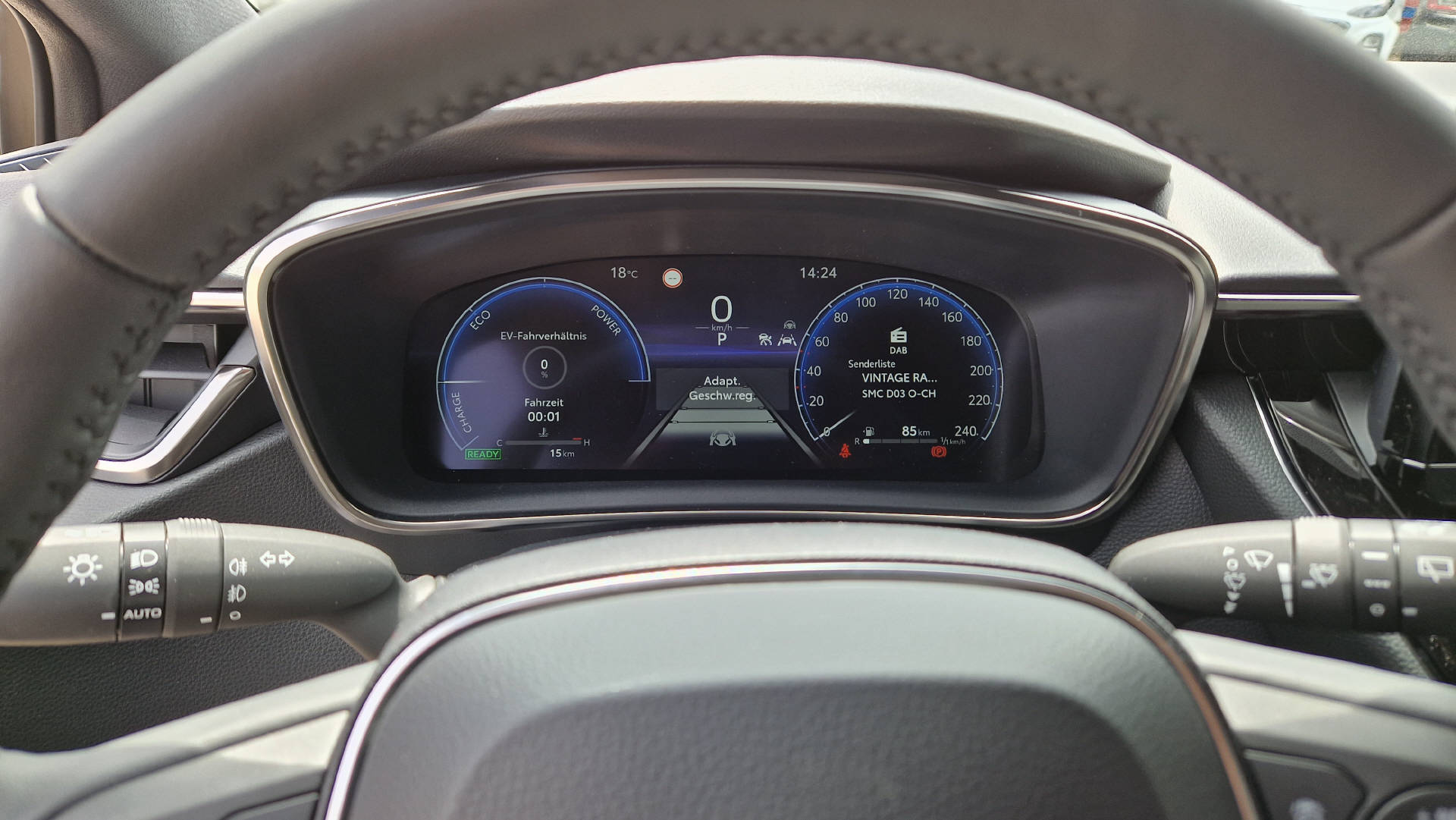 TOYOTA Corolla 1.8 HSD Comfort-image-8