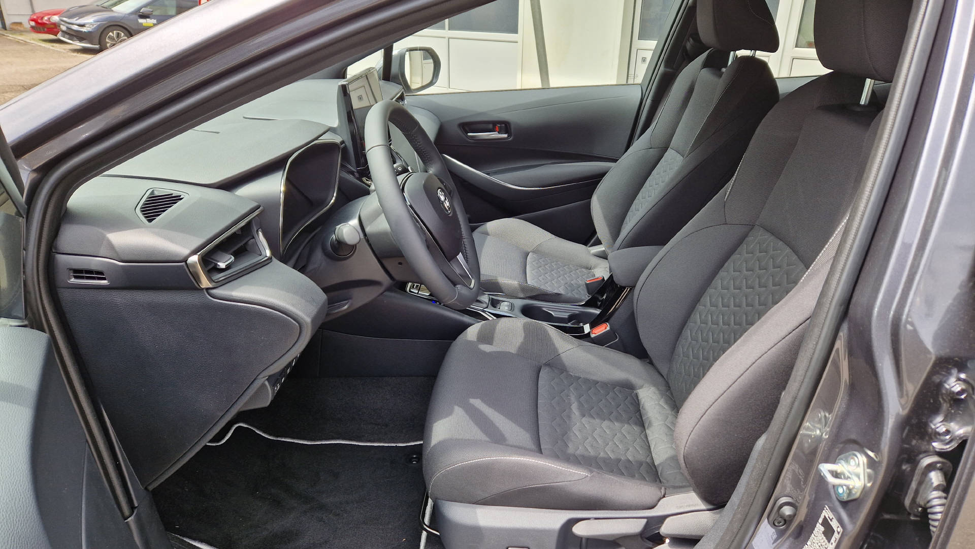 TOYOTA Corolla 1.8 HSD Comfort-image-3