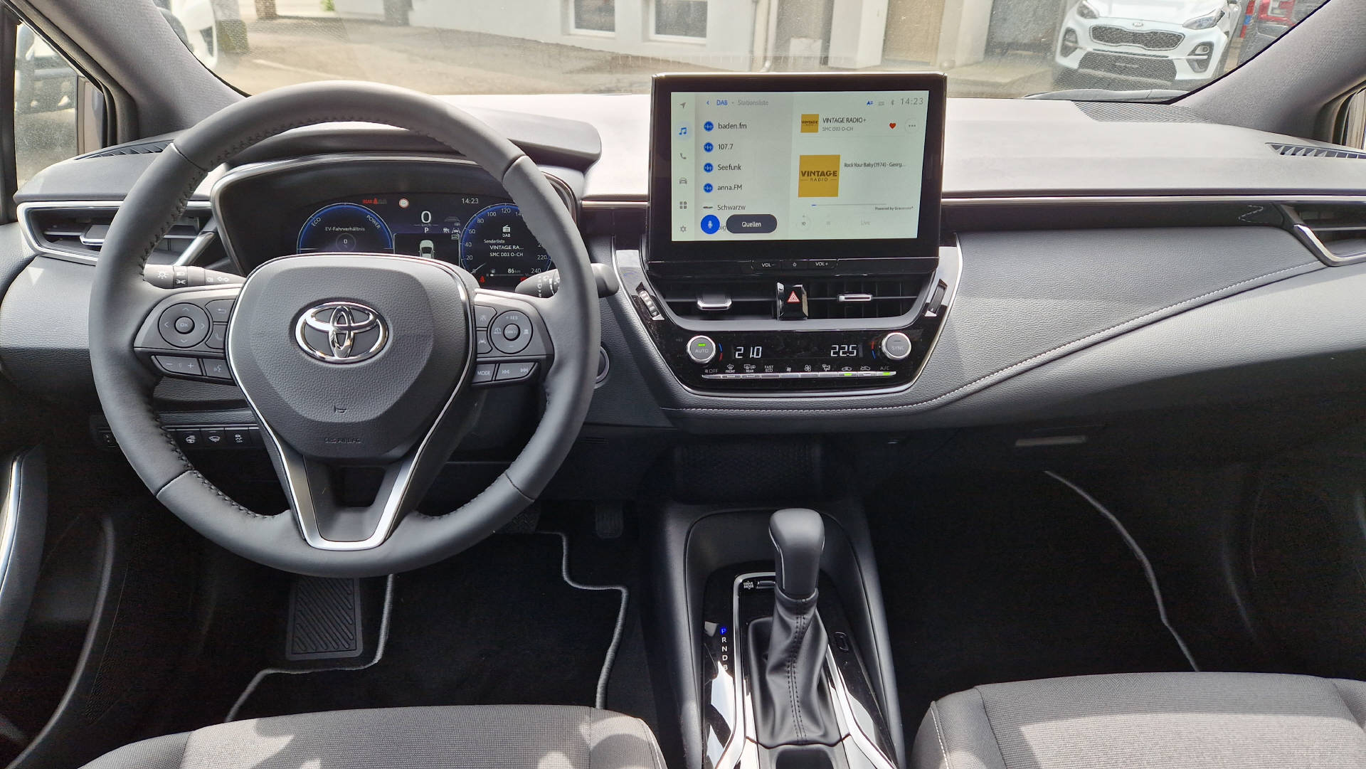 TOYOTA Corolla 1.8 HSD Comfort-image-4