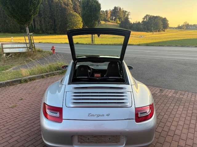 PORSCHE 911 Targa 4-image-3