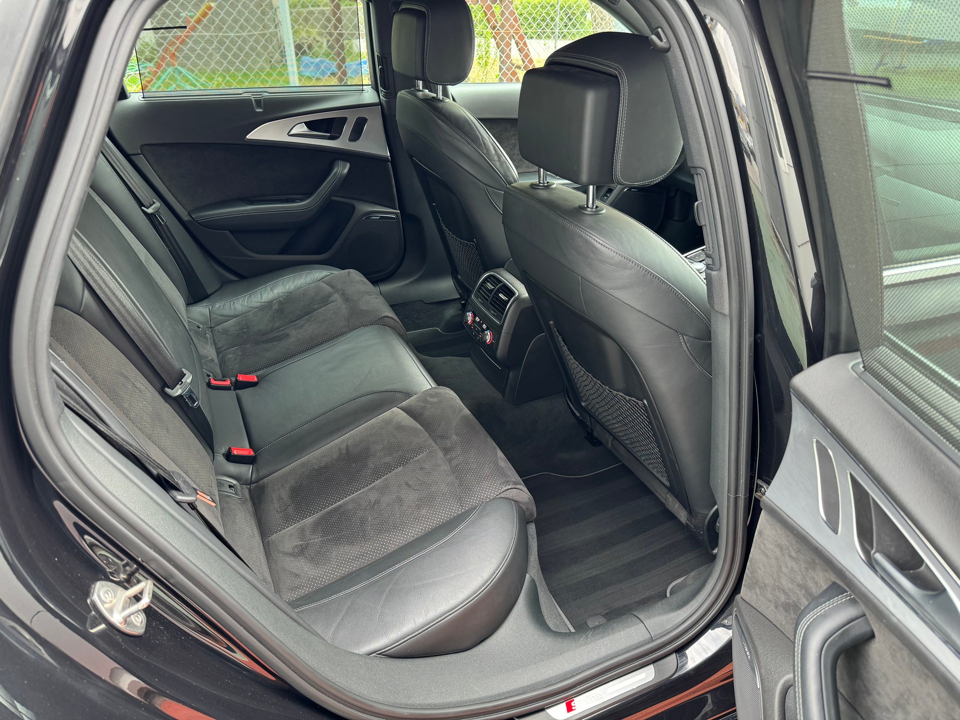 AUDI A6 Avant 3.0 TDI V6 quattro S-tronic-image-11