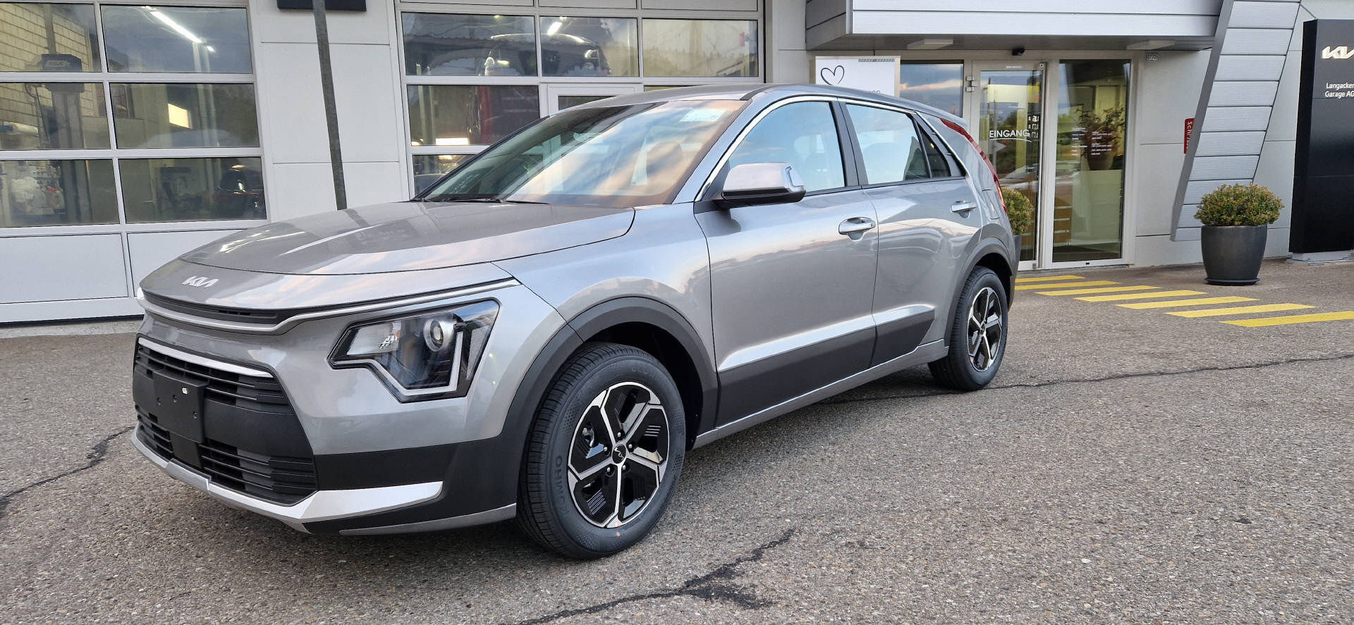 KIA Niro 1.6 GDi Hybrid-image-1