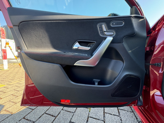MERCEDES-BENZ A 180 Night Star 7G-DCT-image-8