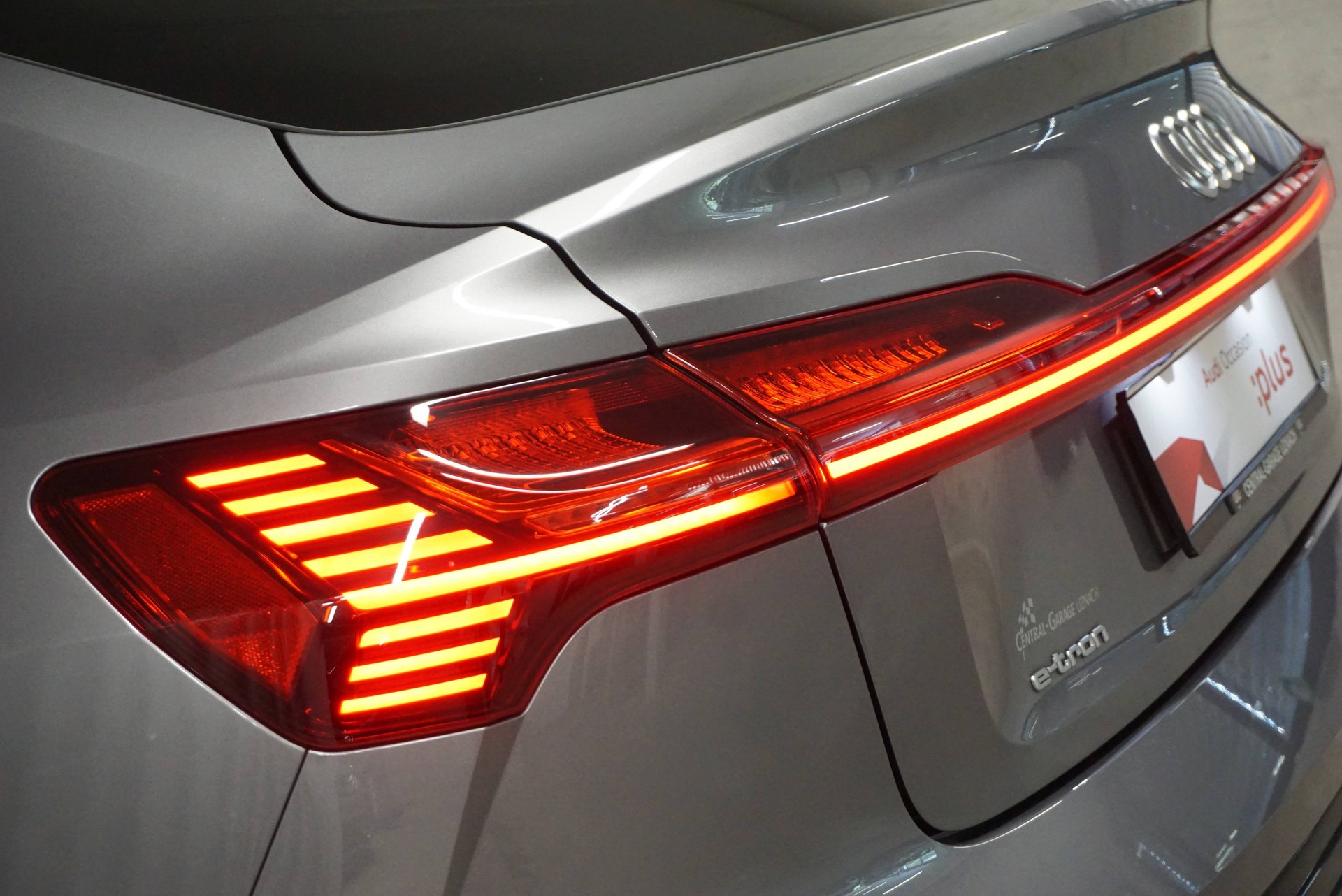 AUDI e-tron 50 Sportback Advanced quattro-image-4