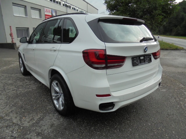 BMW X5 xDrive 40d Steptronic M-SPORT-image-4