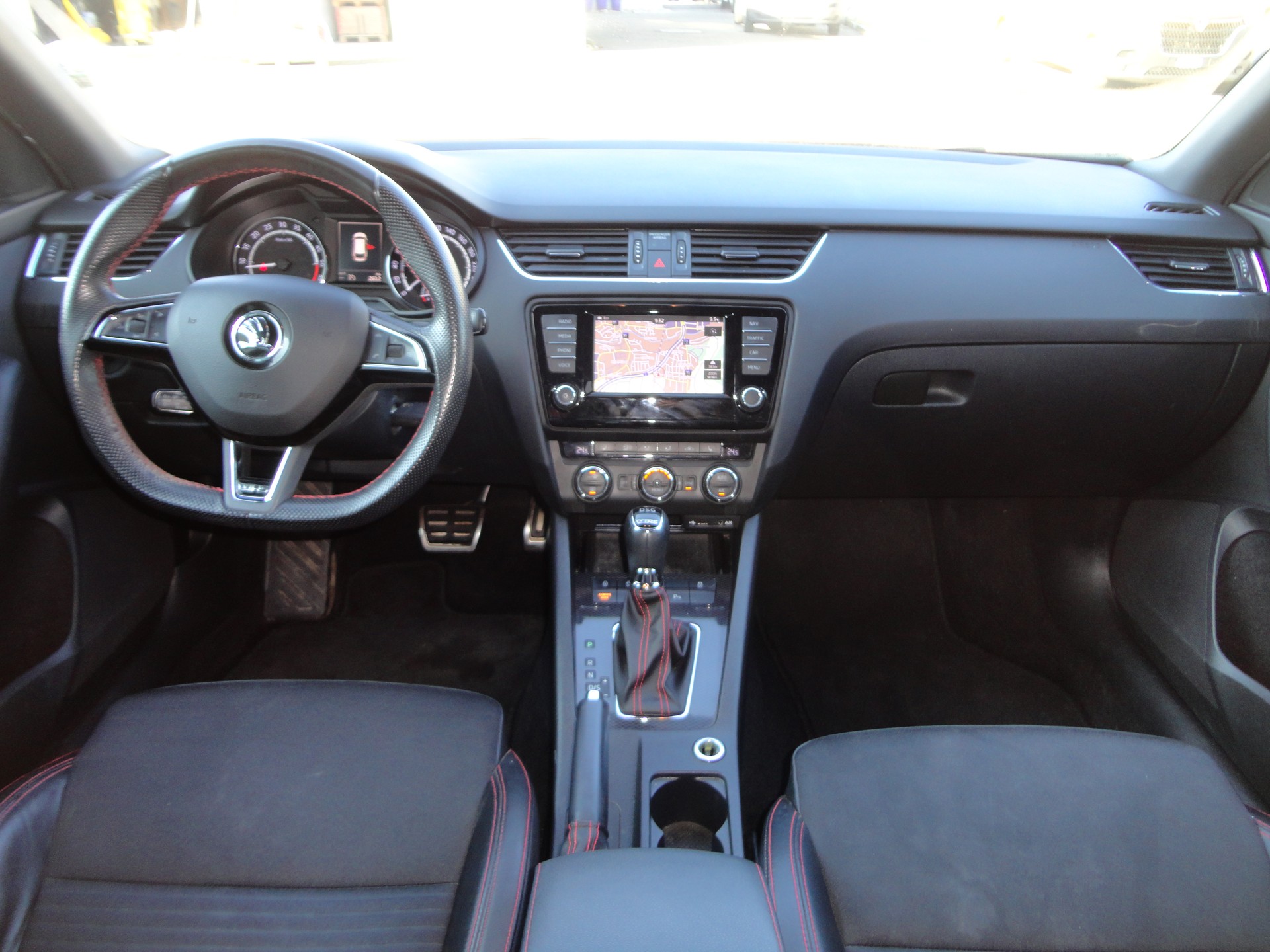 SKODA Octavia Combi 2.0 TDI RS 4x4 DSG-image-13