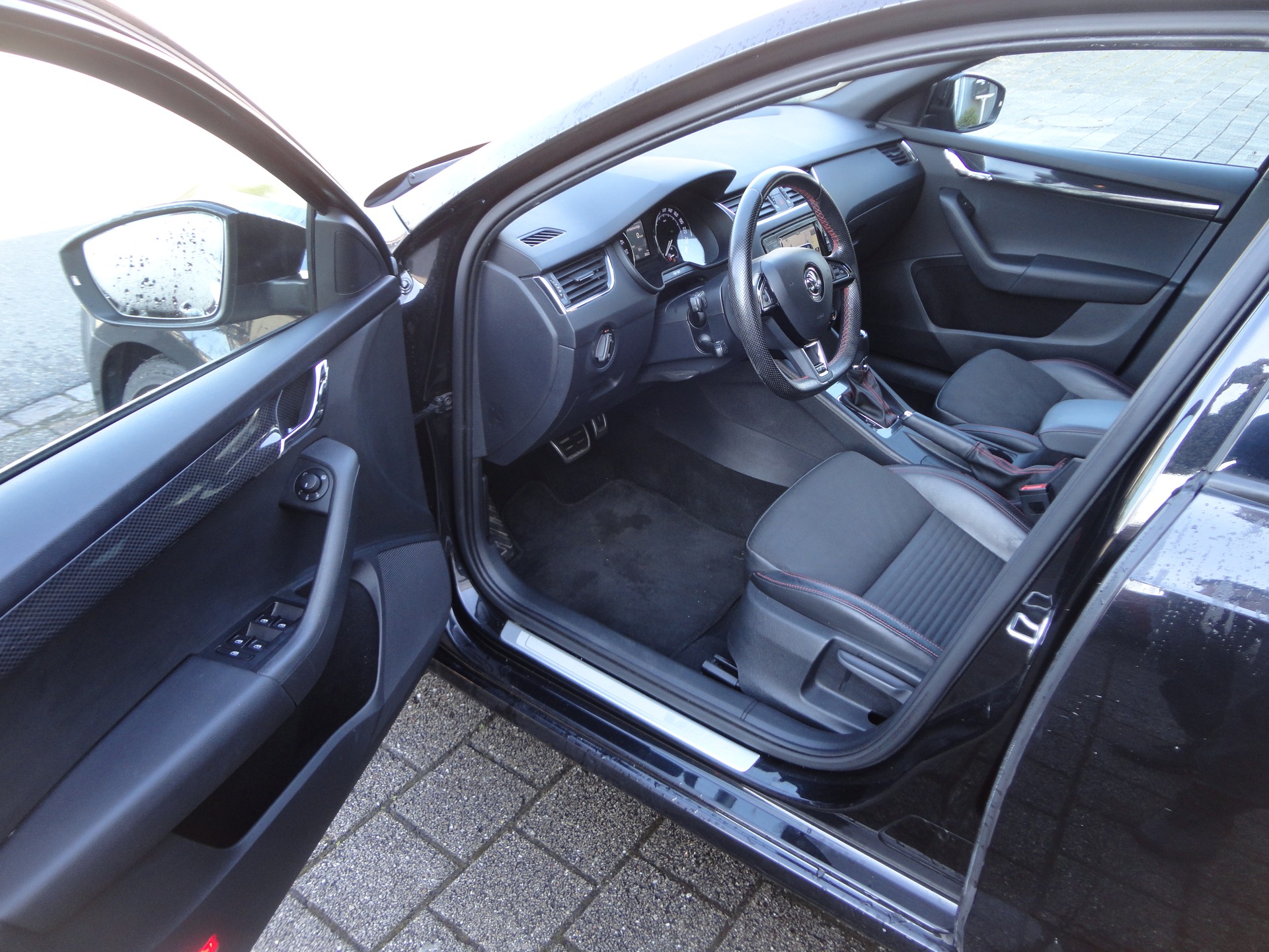 SKODA Octavia Combi 2.0 TDI RS 4x4 DSG-image-8