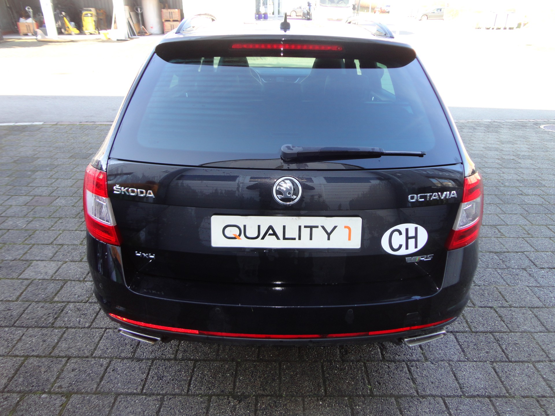 SKODA Octavia Combi 2.0 TDI RS 4x4 DSG-image-3