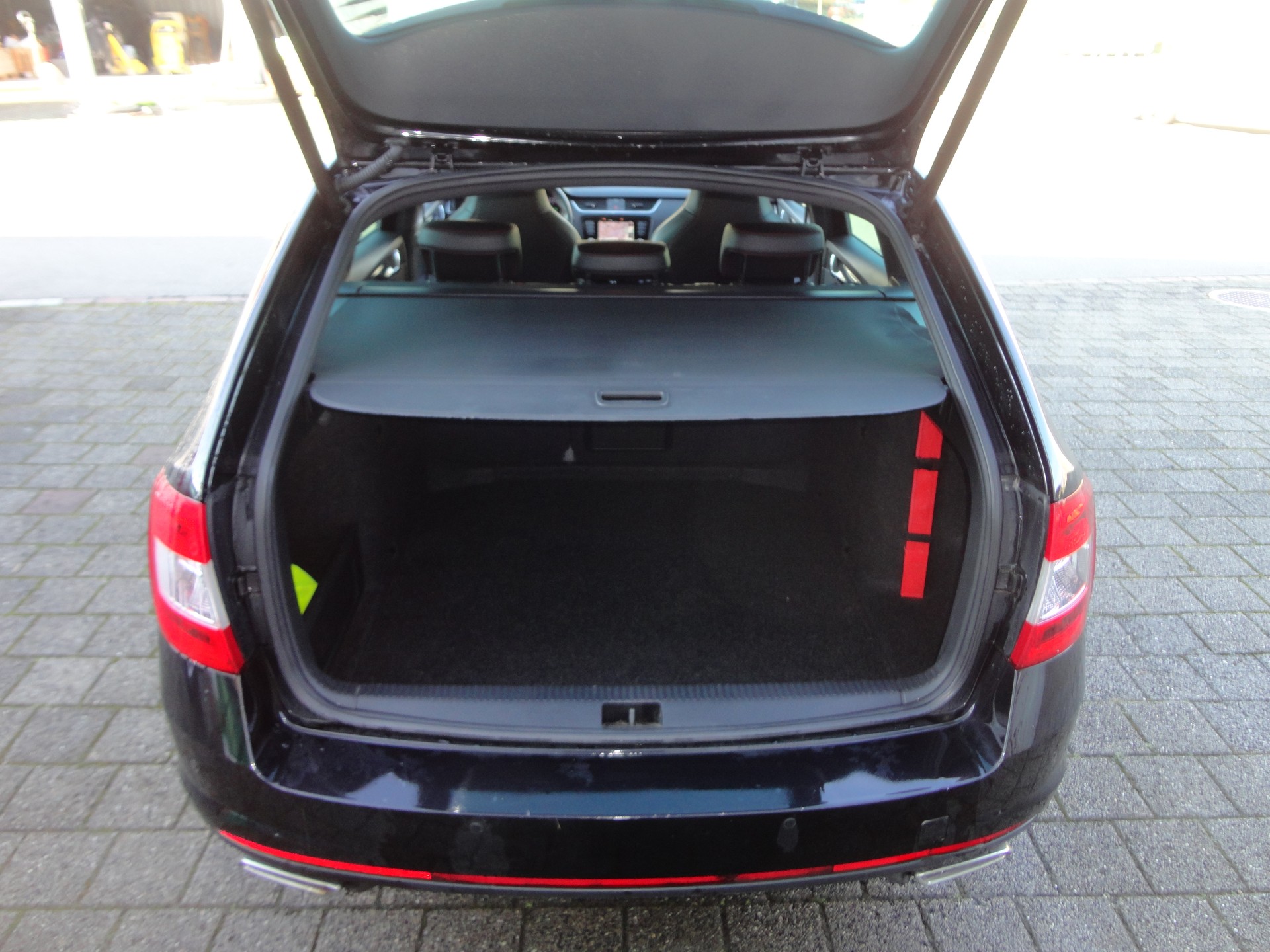 SKODA Octavia Combi 2.0 TDI RS 4x4 DSG-image-10