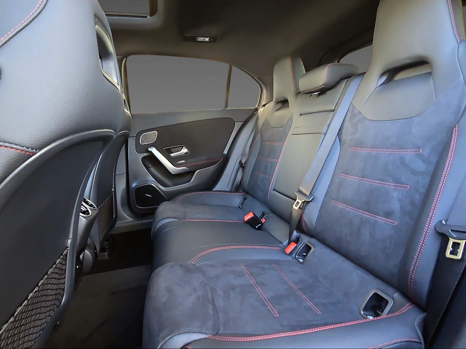 MERCEDES-BENZ A 250 4Matic-image-10