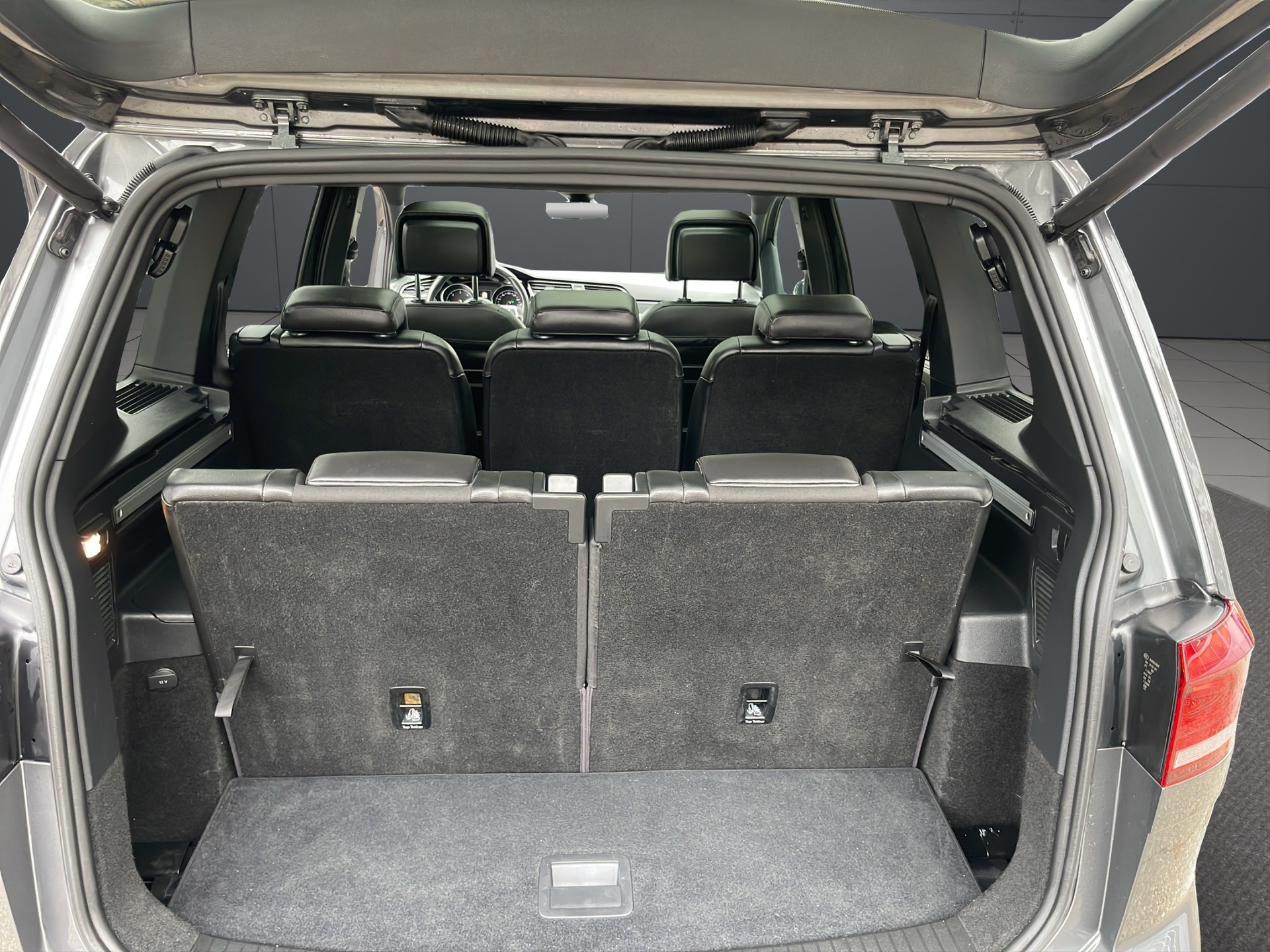 VW Touran 2.0 TDI BlueMotion R-Line Technology Highline DSG-image-13