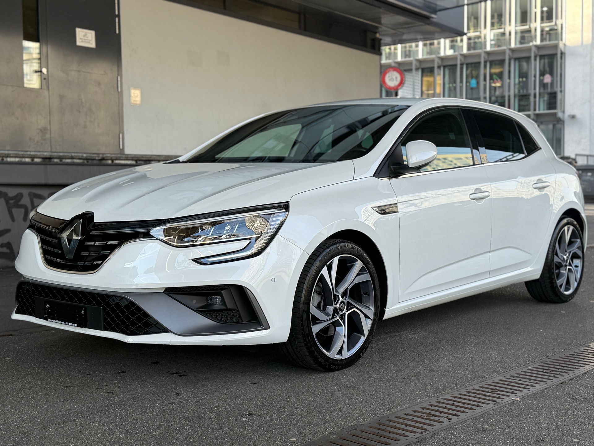 RENAULT Mégane Berline 1.3 16V R.S.Line EDC-image-2
