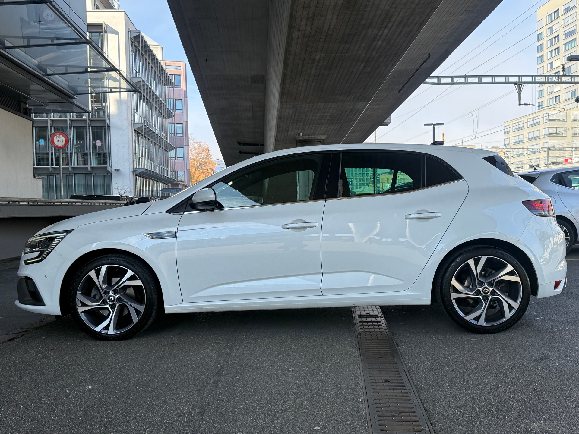RENAULT Mégane Berline 1.3 16V R.S.Line EDC-image-4