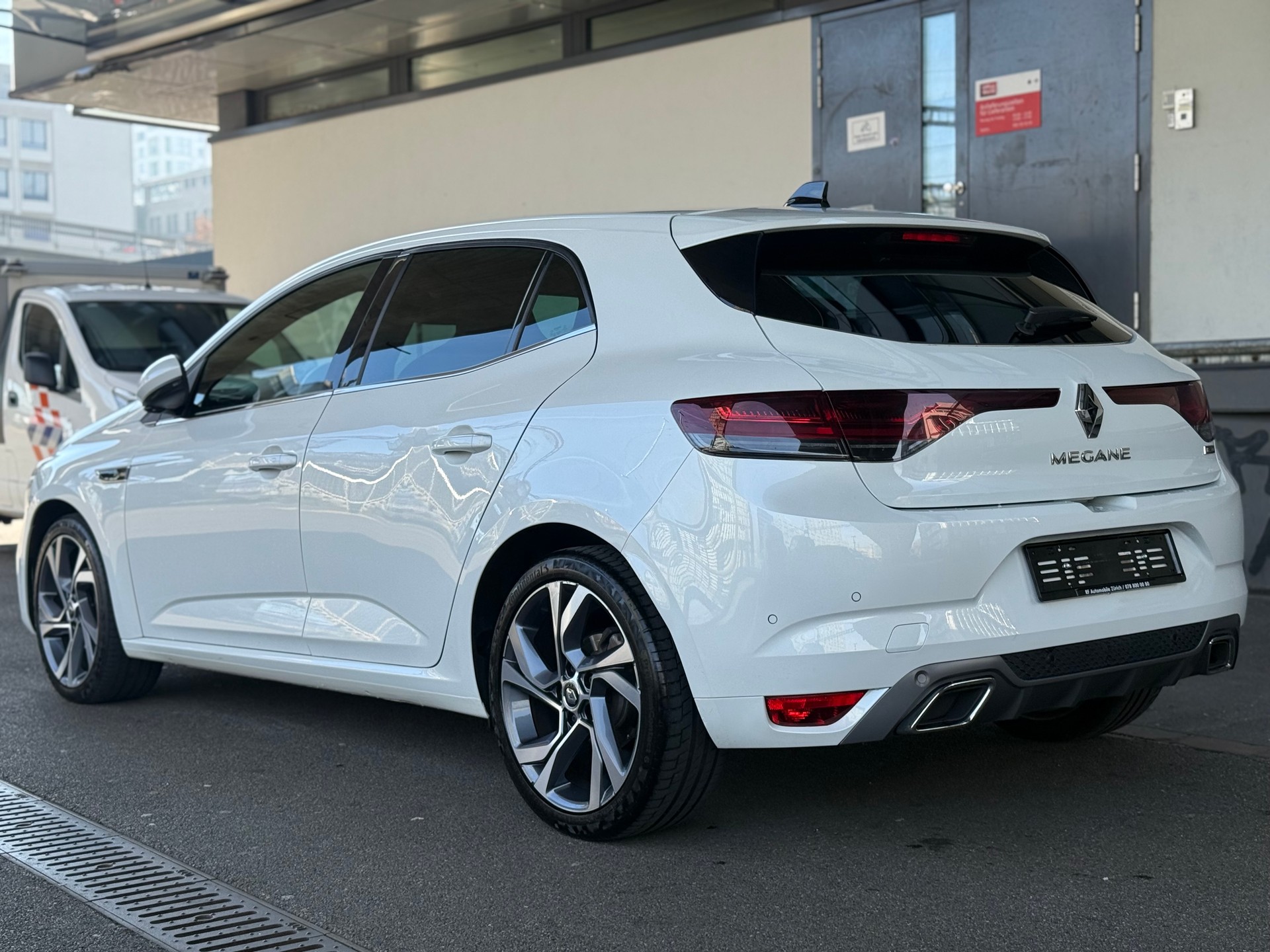 RENAULT Mégane Berline 1.3 16V R.S.Line EDC-image-5