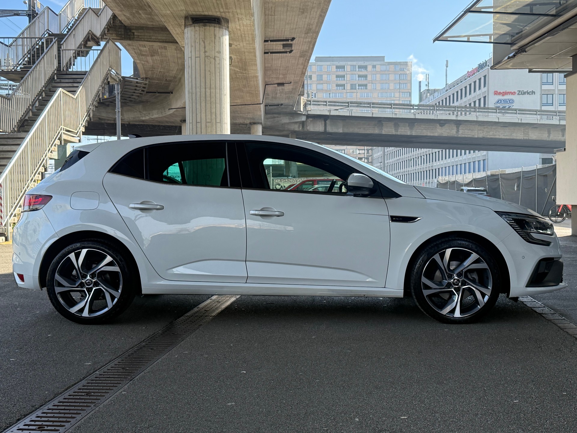 RENAULT Mégane Berline 1.3 16V R.S.Line EDC-image-3
