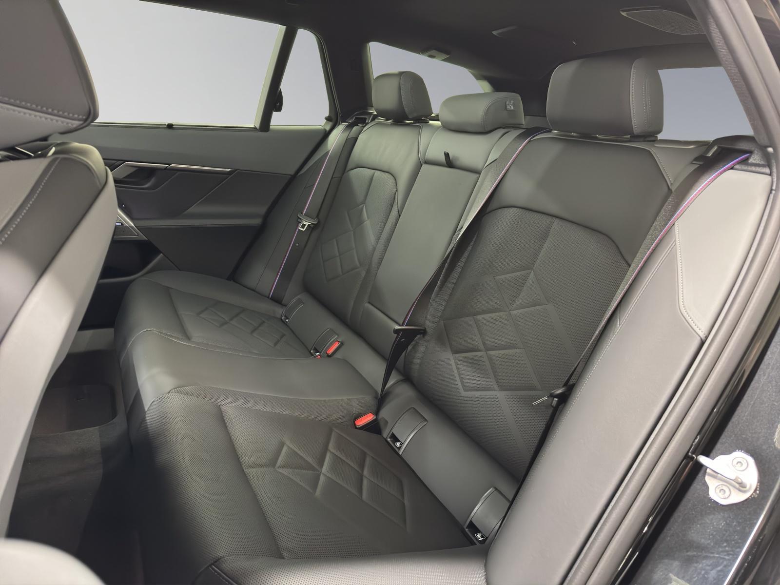 BMW 520d xDrive Touring M Sport Pro-image-11