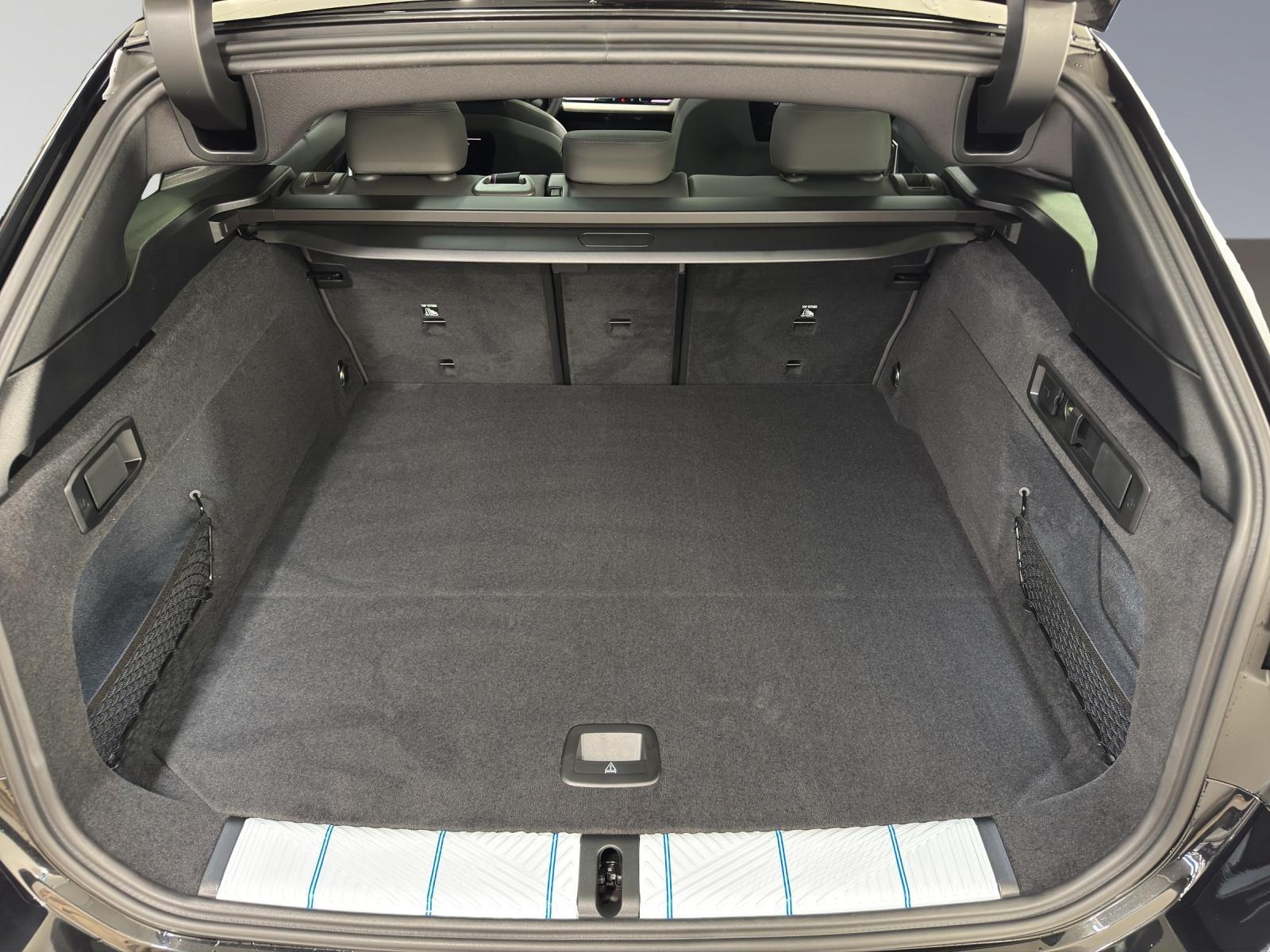 BMW 520d xDrive Touring M Sport Pro-image-9